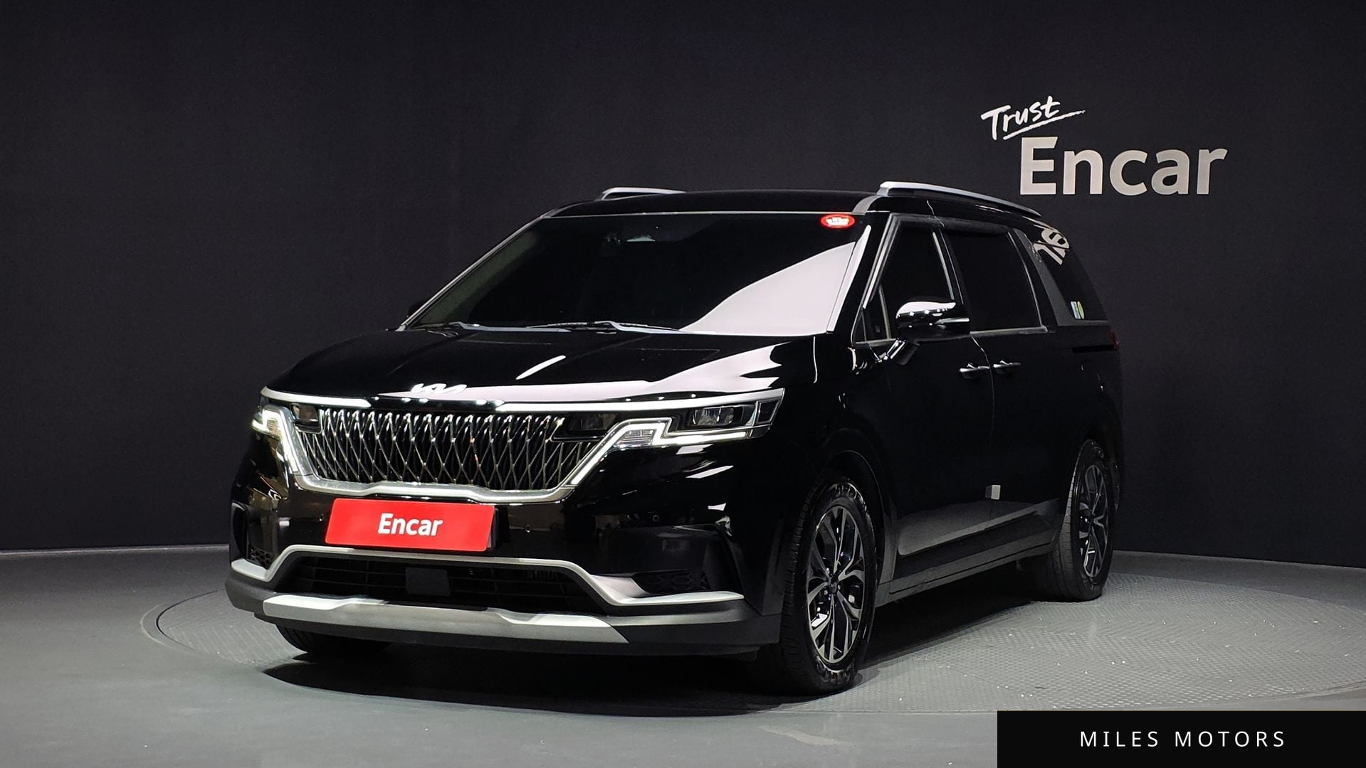 Kia Carnival 2023 — фото 1 из 12