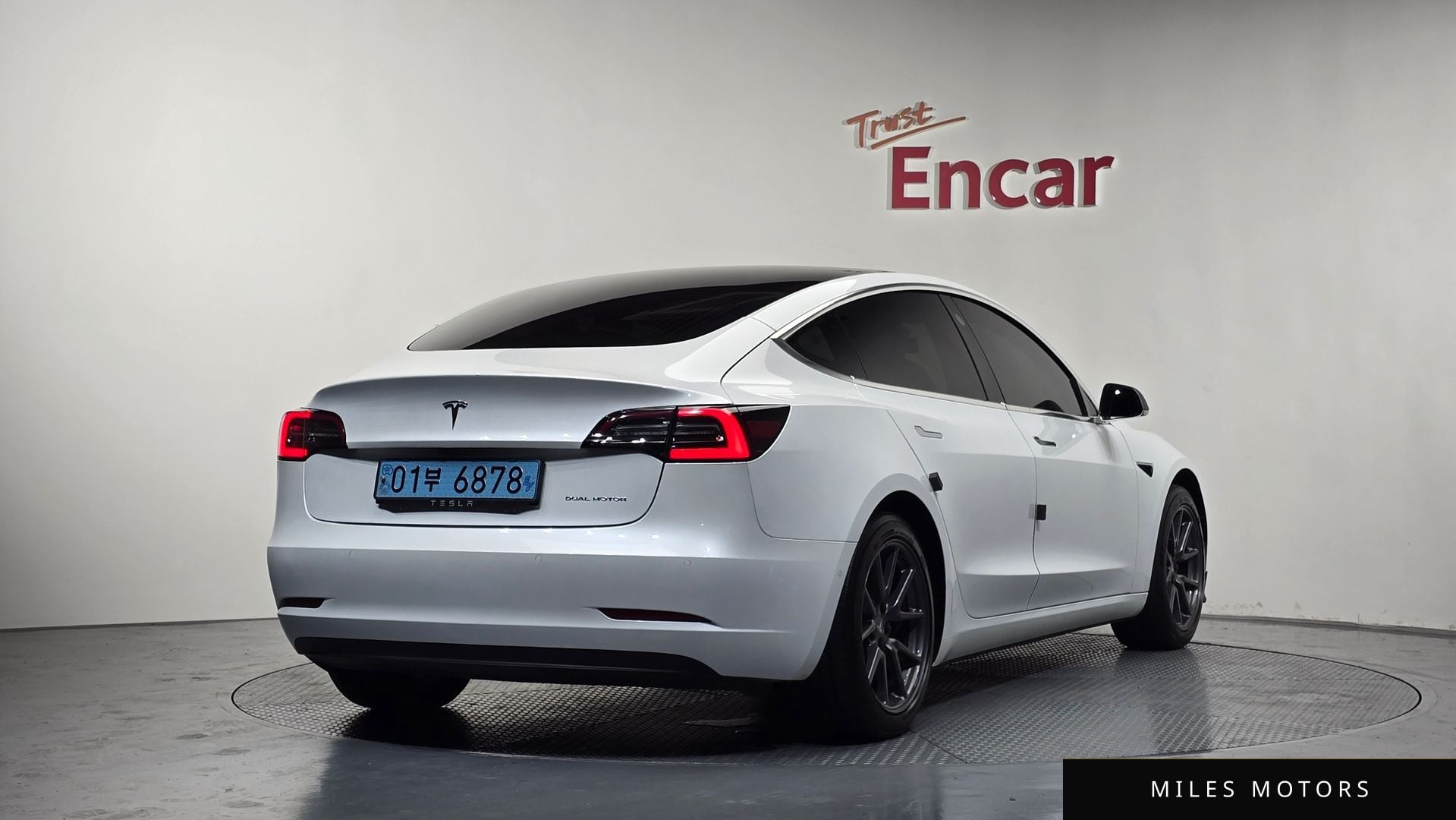 Tesla Model 3 2020 — миниатюра 2