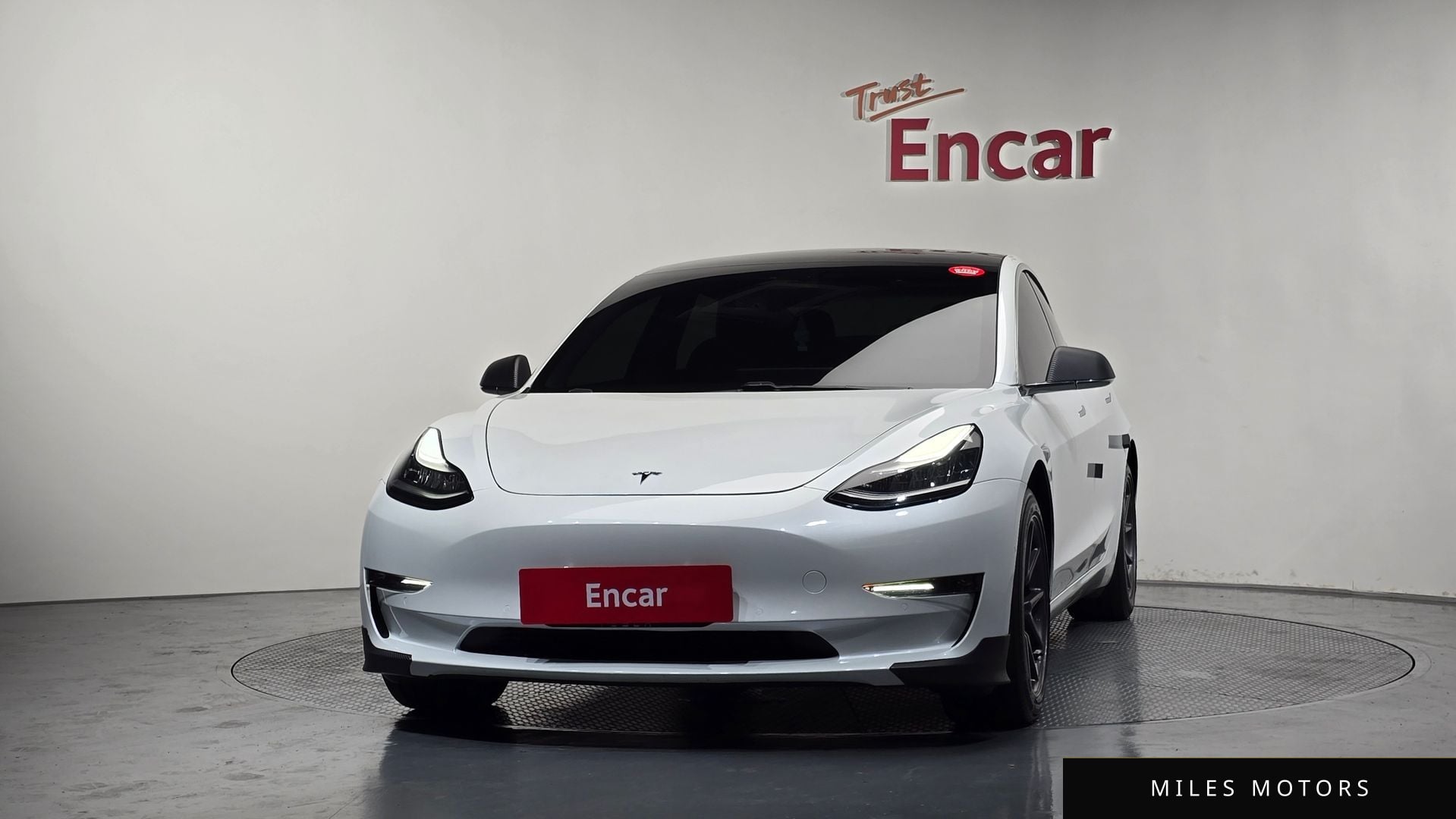 Tesla Model 3 2020 — миниатюра 3