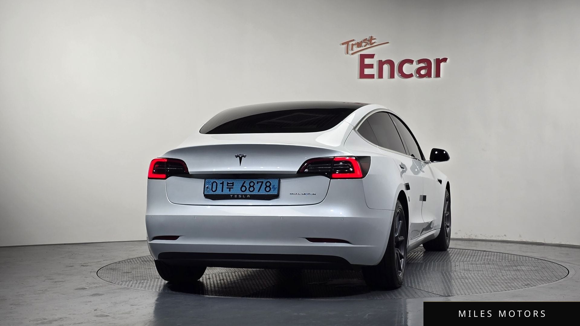 Tesla Model 3 2020 — миниатюра 4