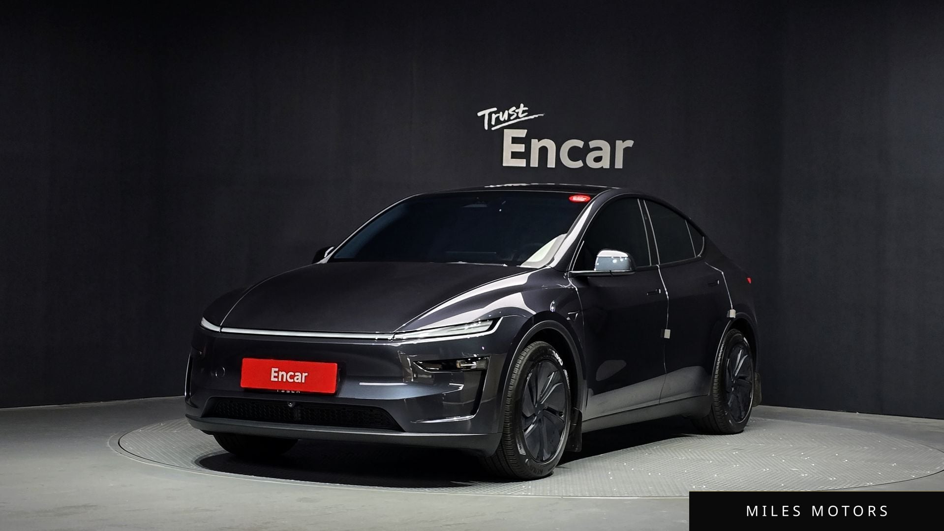 Tesla Model Y 2025 — фото 1 из 12