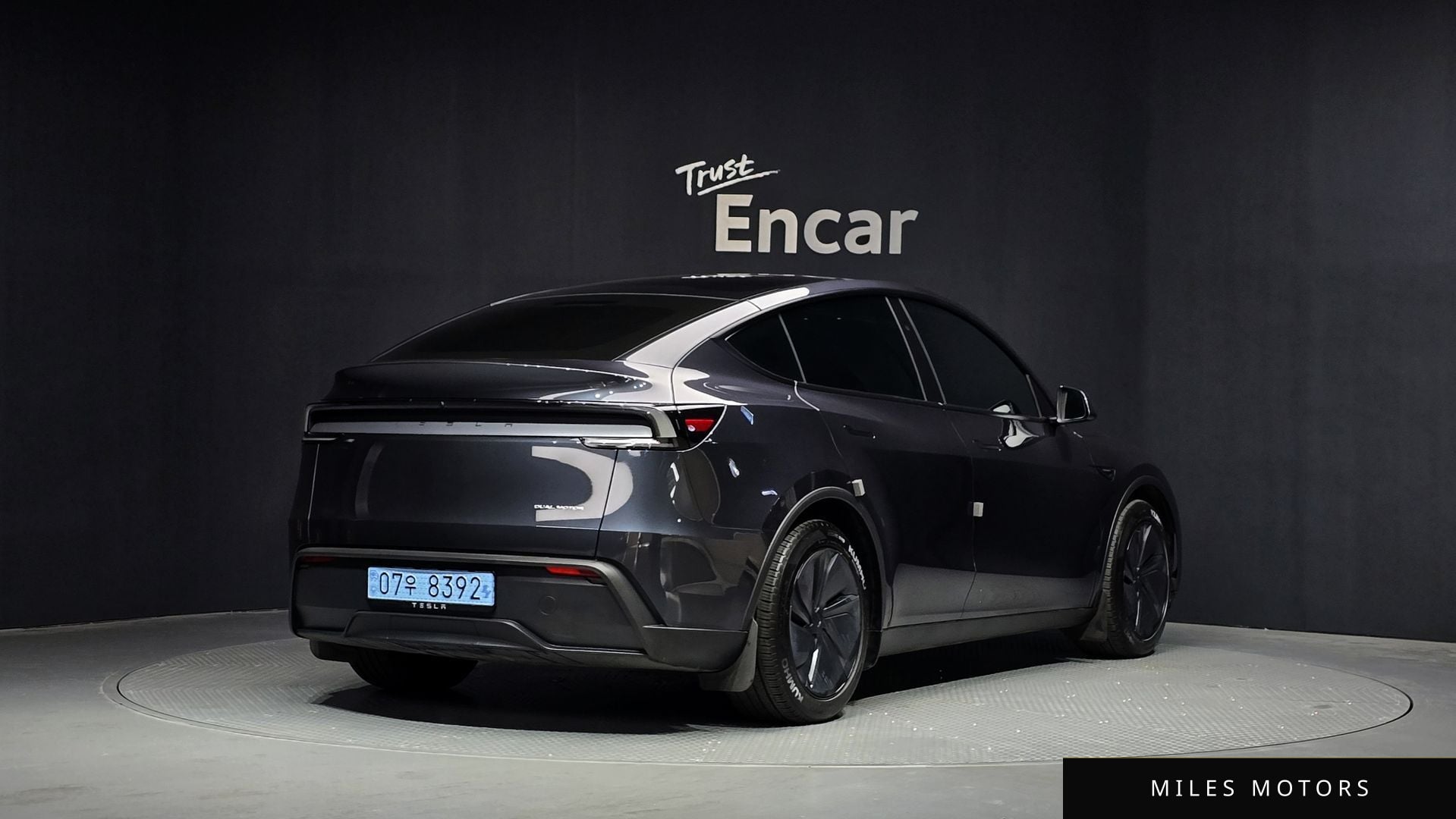 Tesla Model Y 2025 — миниатюра 2