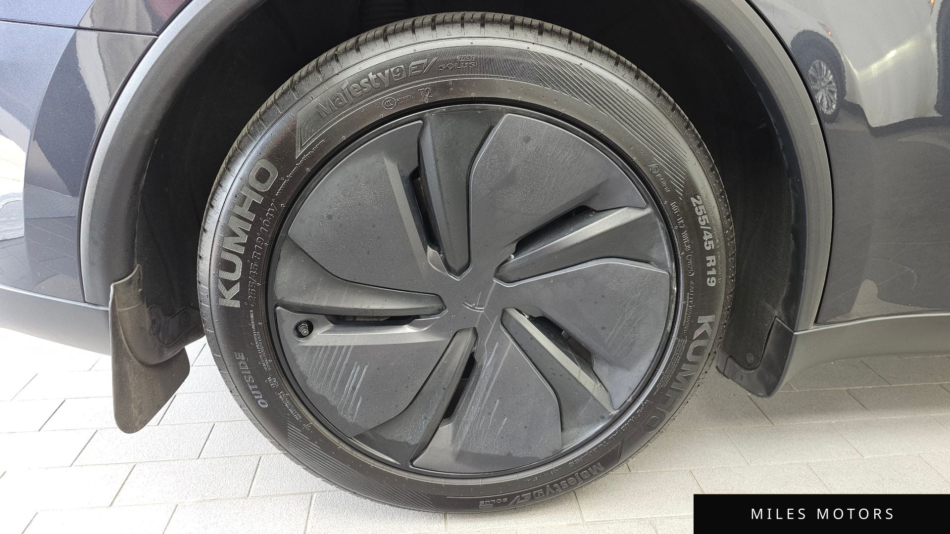 Tesla Model Y 2025 — миниатюра 5