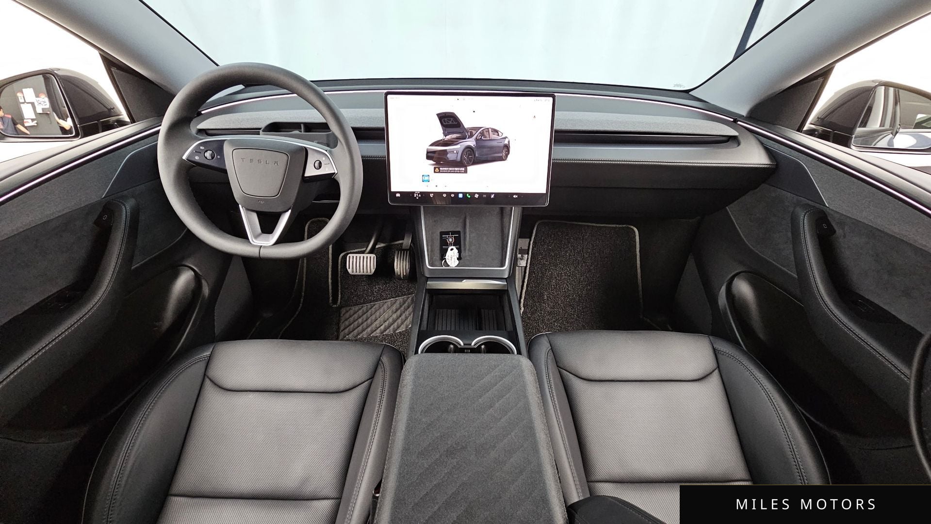 Tesla Model Y 2025 — миниатюра 10