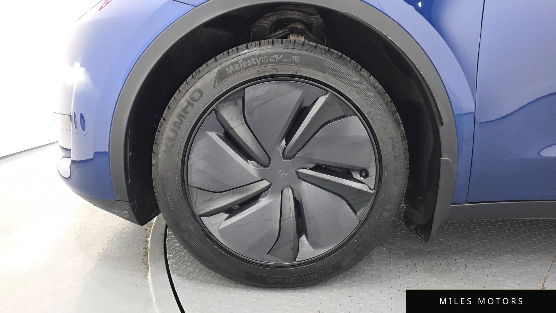 Tesla Model Y 2024 — миниатюра 5