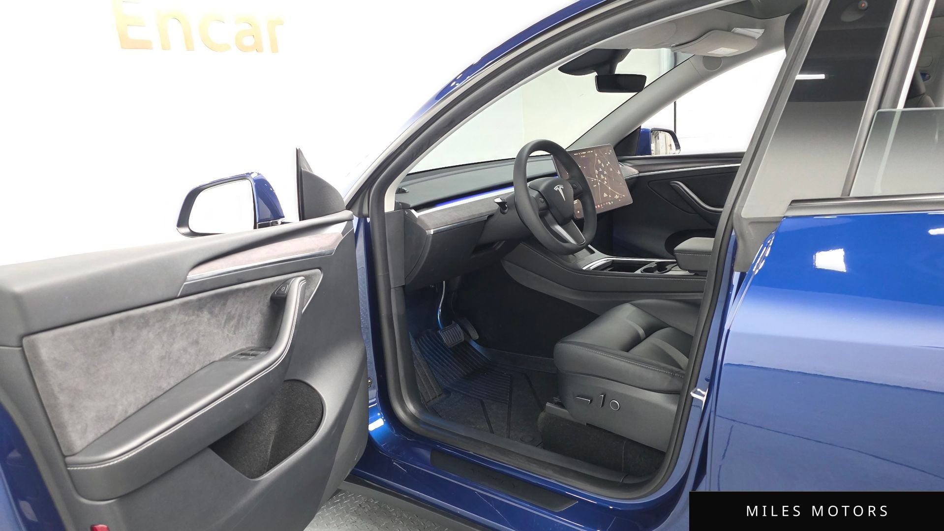 Tesla Model Y 2024 — миниатюра 10