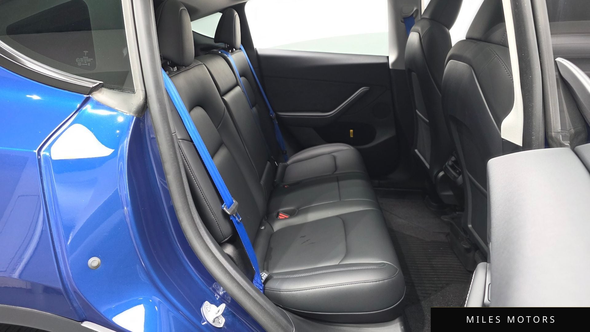 Tesla Model Y 2024 — миниатюра 12
