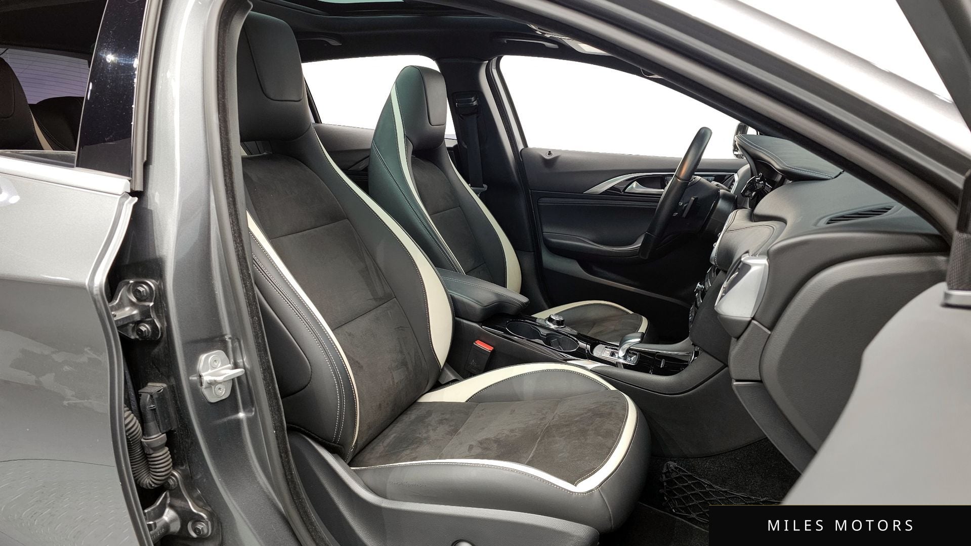 Infiniti Q30 2017 — миниатюра 11