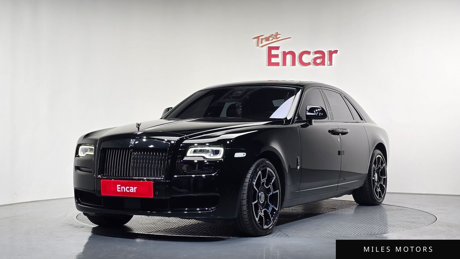Rolls-Royce Ghost 2017 — фото 1 из 12