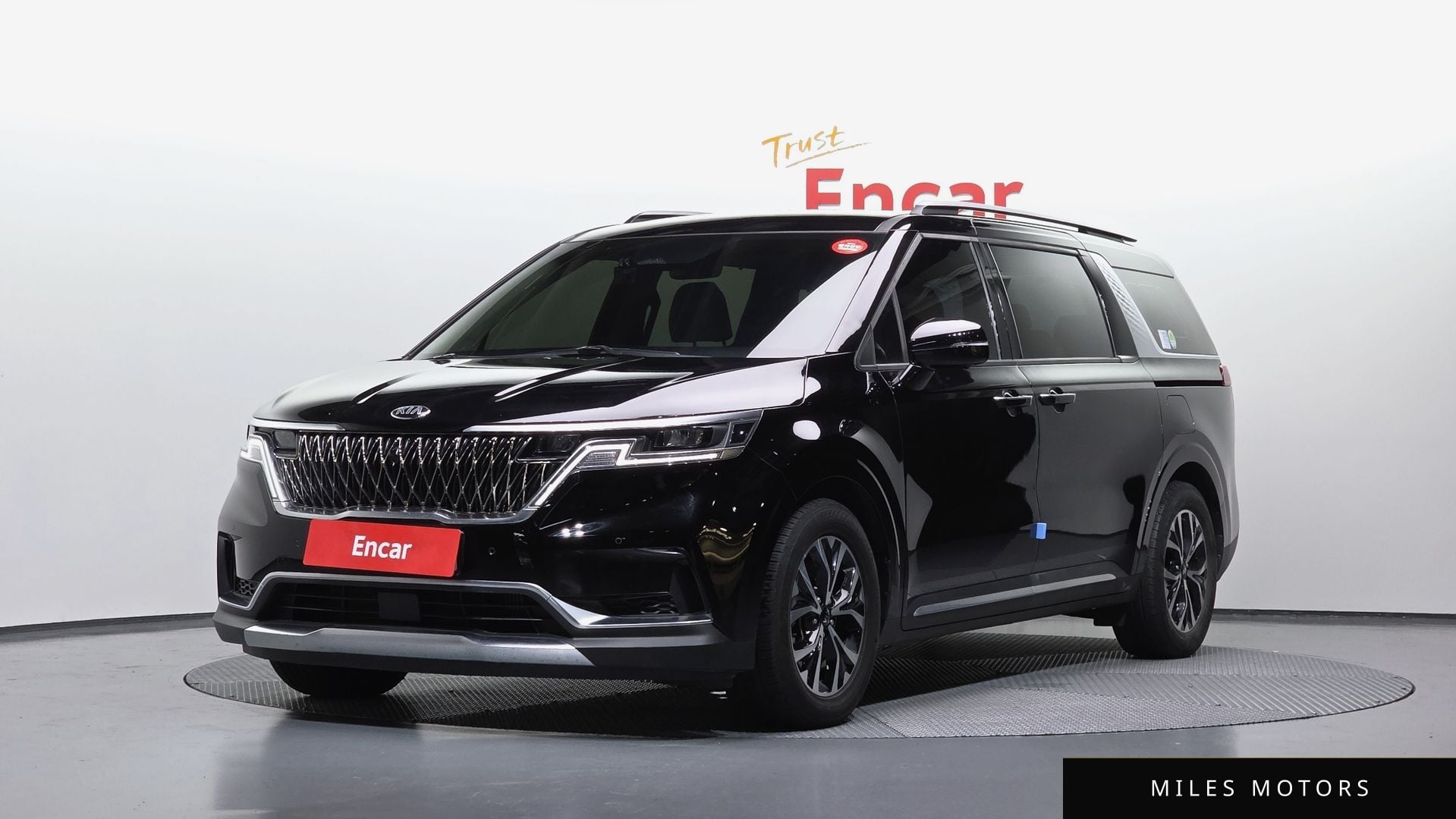 Kia Carnival 2021 — фото 1 из 12