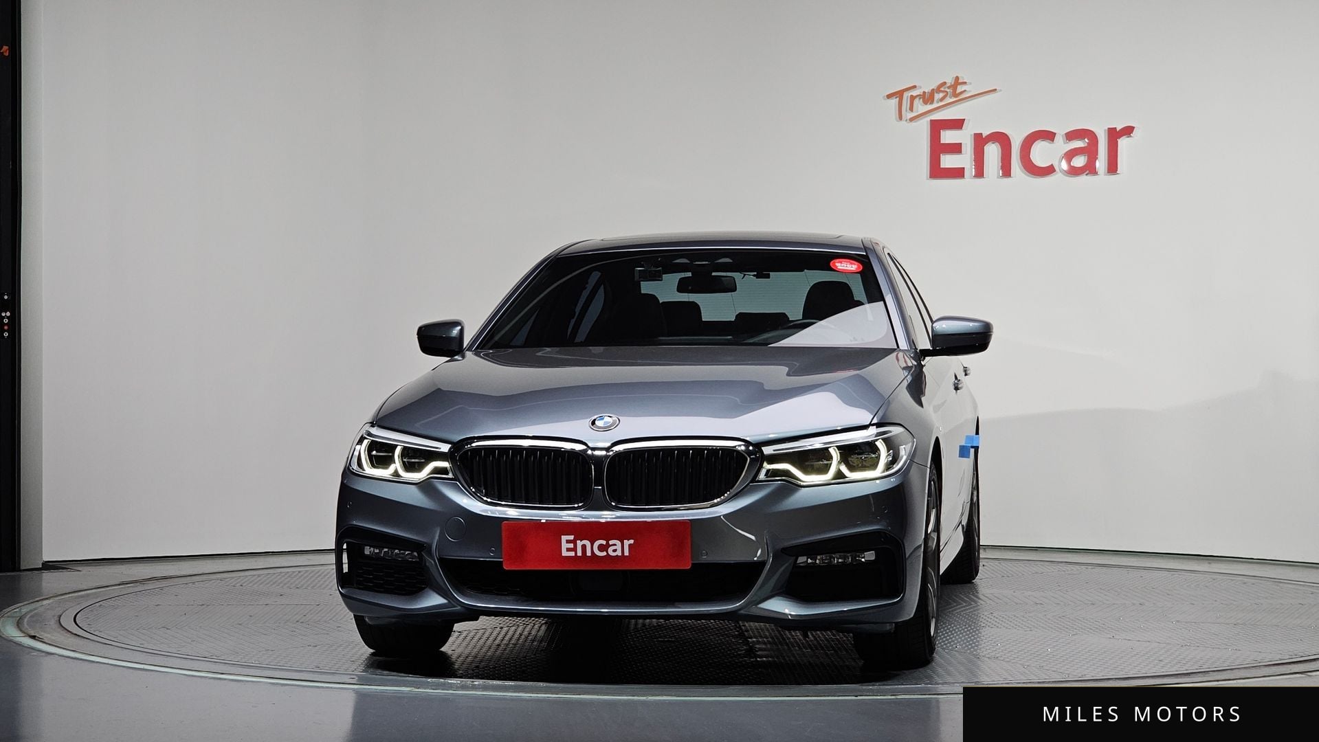 BMW 5 Series (G30) 2018 — миниатюра 3