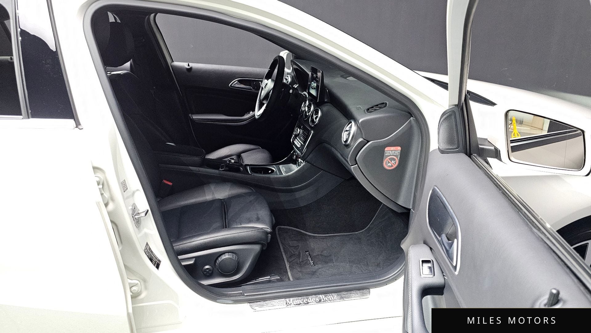 Mercedes-Benz A-Class W176 2018 — миниатюра 11