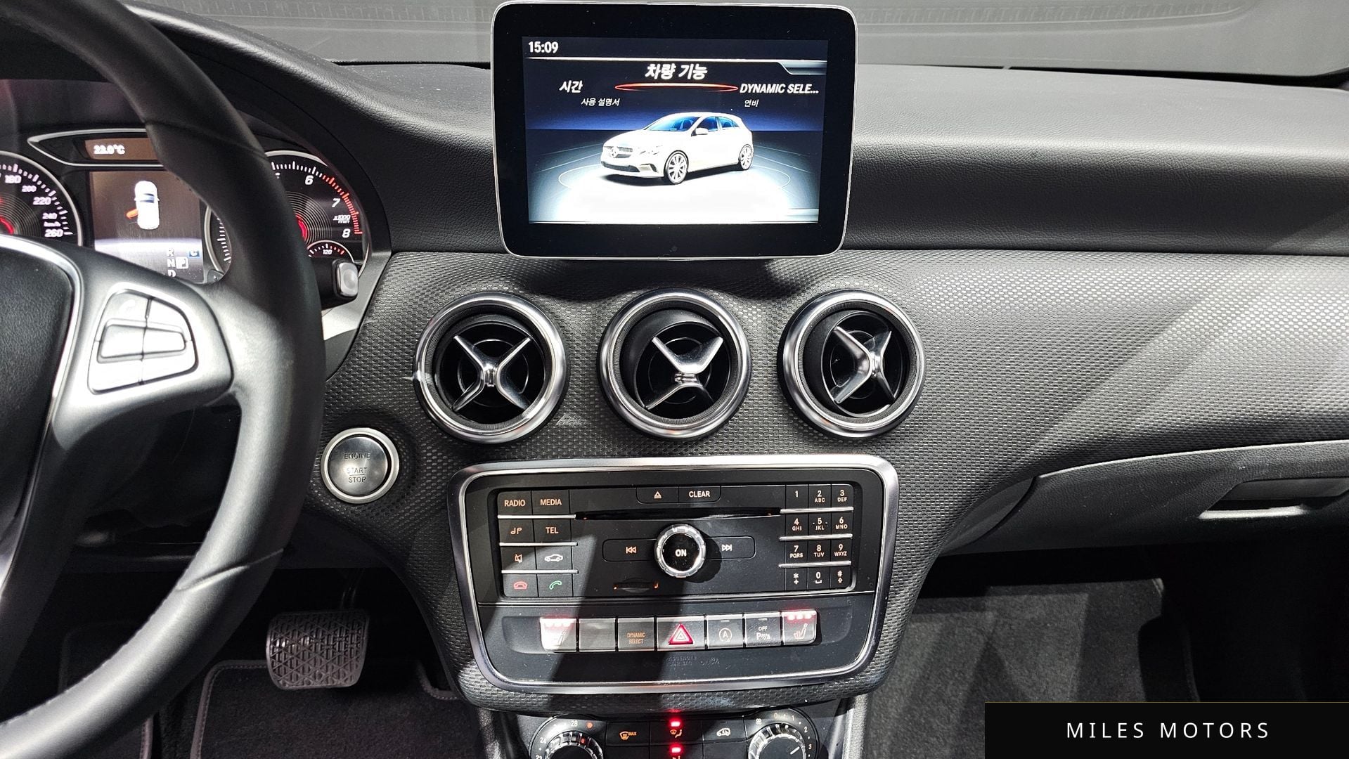 Mercedes-Benz A-Class W176 2018 — миниатюра 12