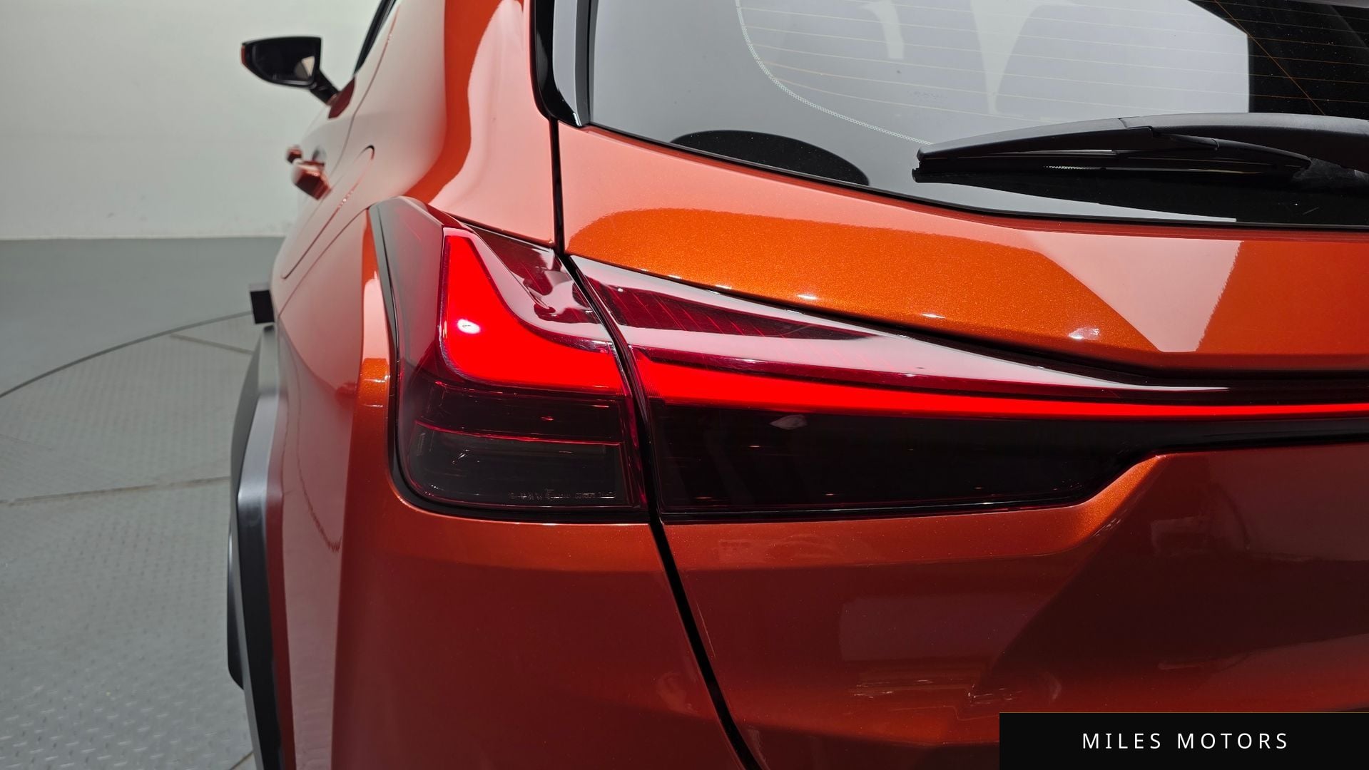 Лексус UX250h 2019 — миниатюра 8