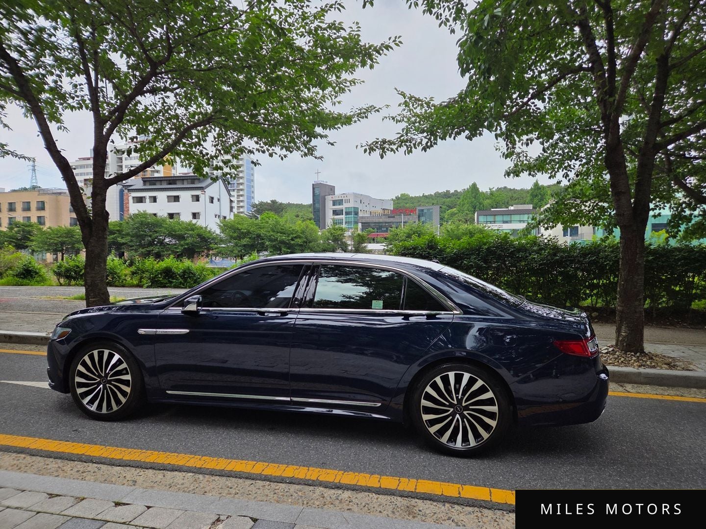 Lincoln Continental 2017 — фото 1 из 12