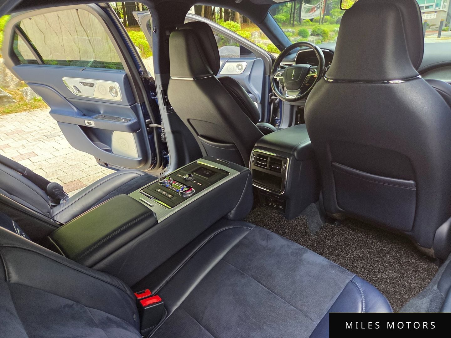 Lincoln Continental 2017 — миниатюра 10