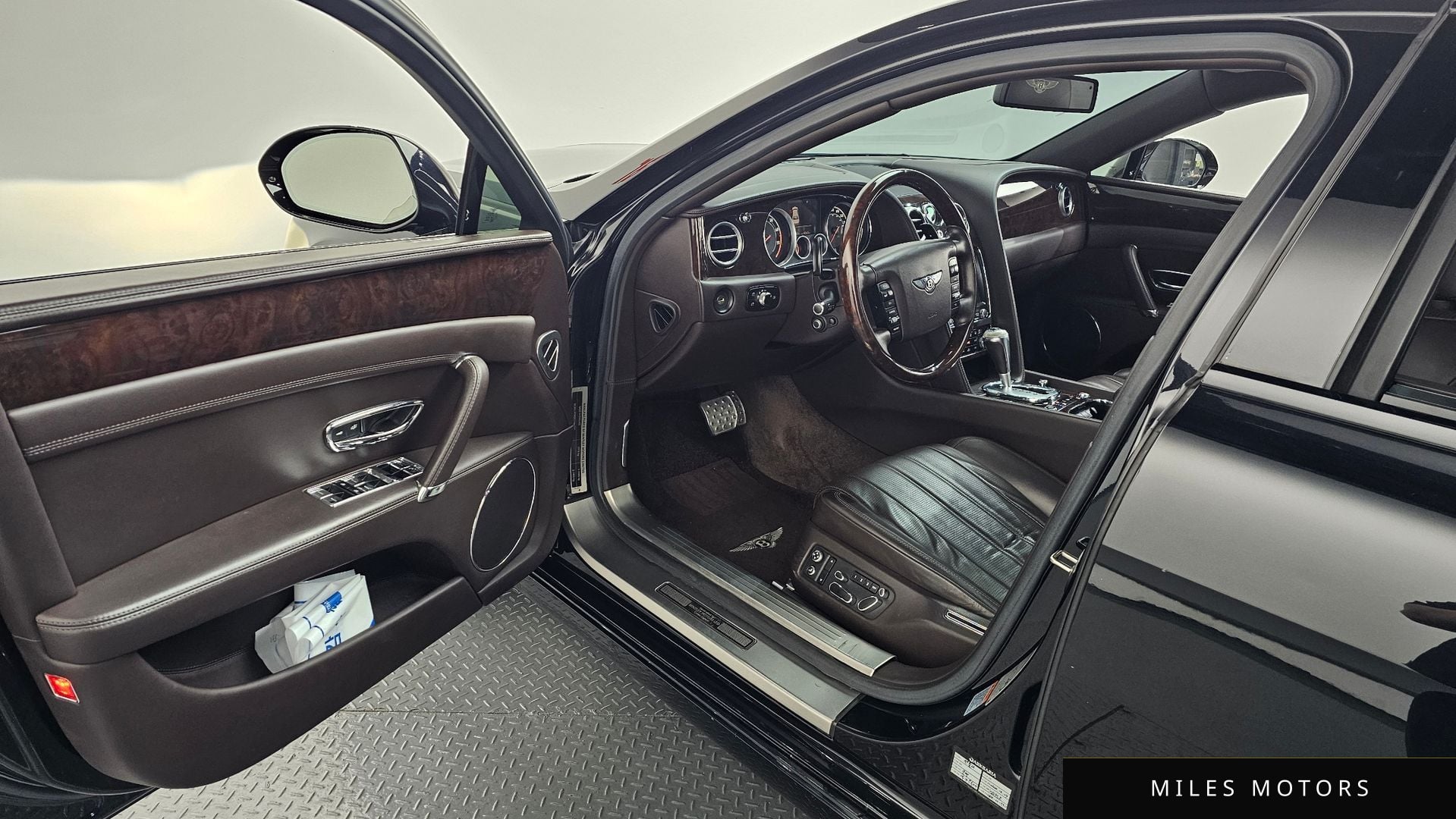 Bentley Flying Spur 2014 — миниатюра 10