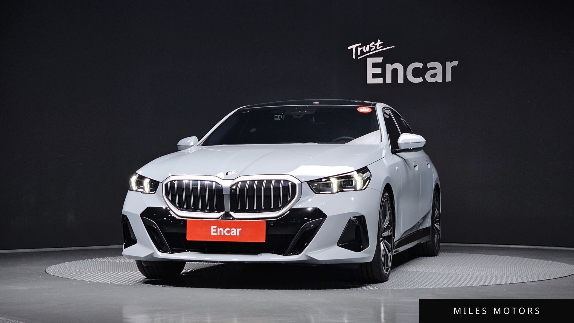 BMW 5 Series (G60) 2024 — миниатюра 3