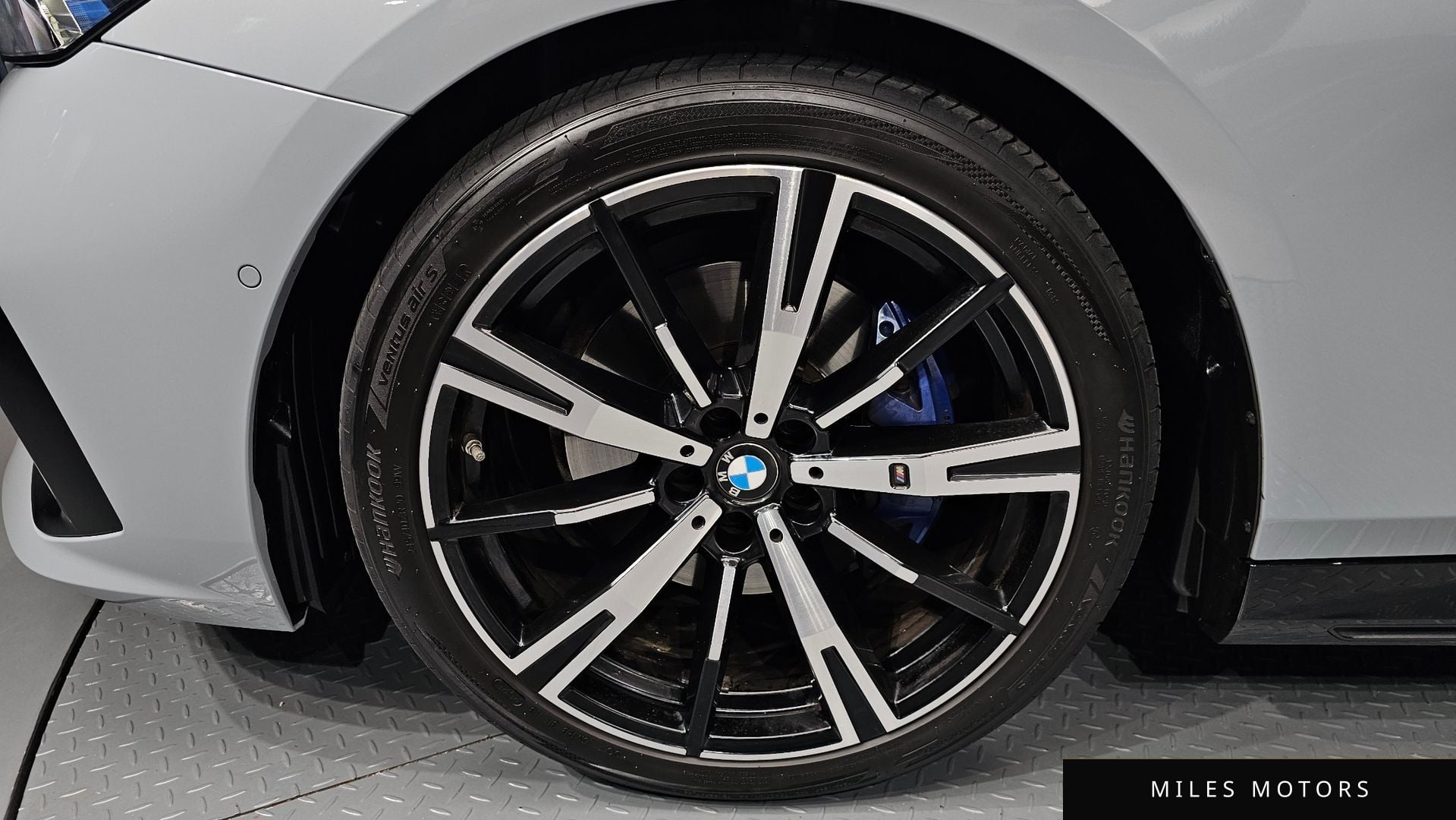 BMW 5 Series (G60) 2024 — миниатюра 5