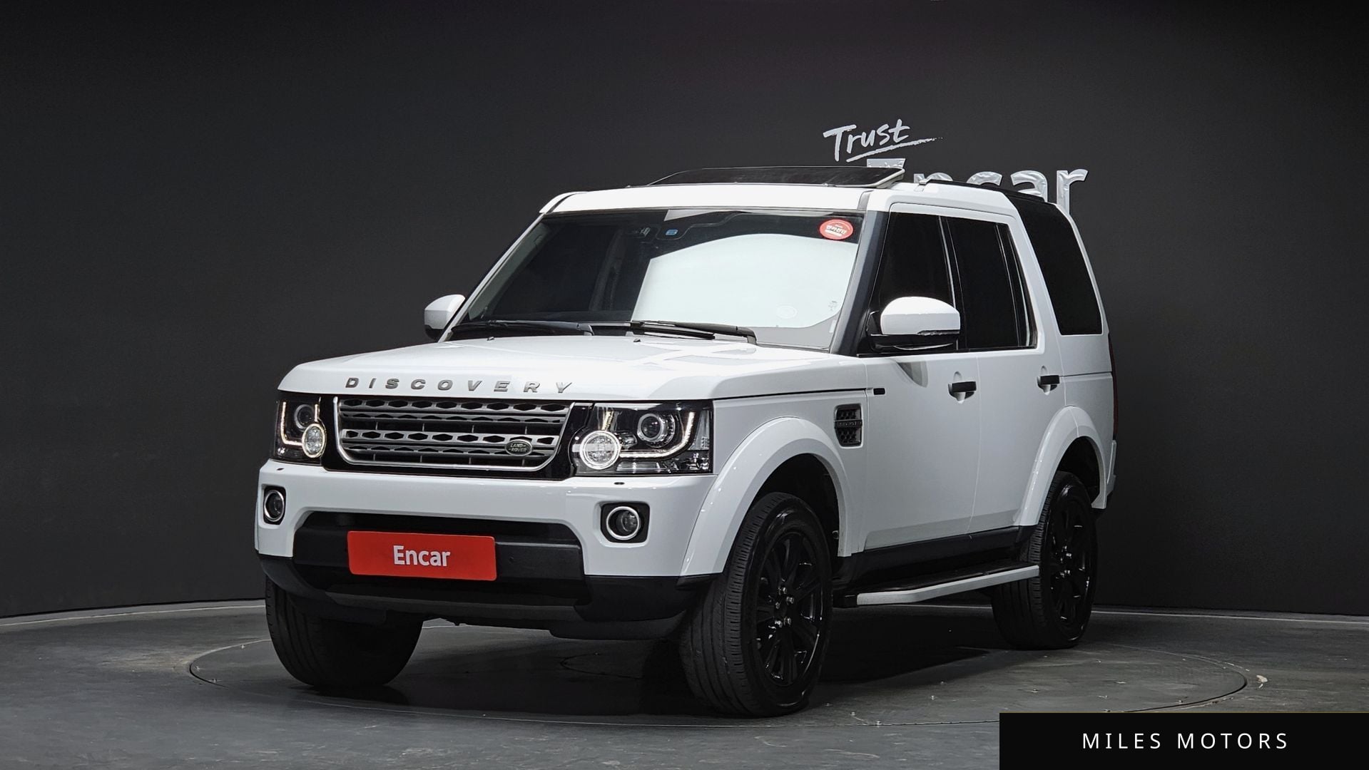 Land Rover Discovery 2016 — фото 1 из 12