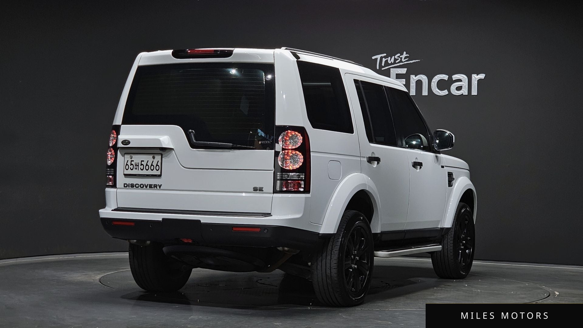 Land Rover Discovery 2016 — миниатюра 2