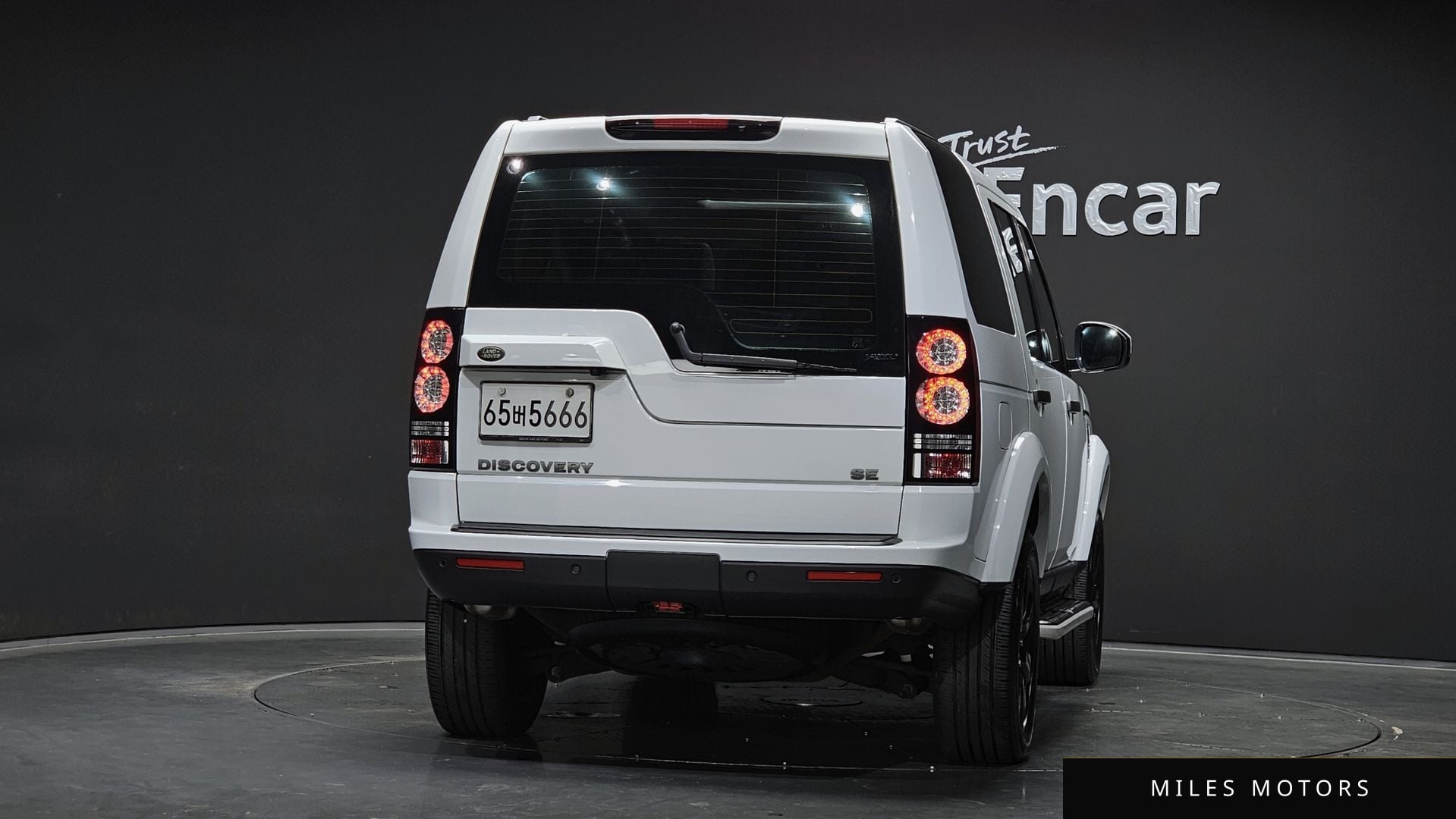 Land Rover Discovery 2016 — миниатюра 4