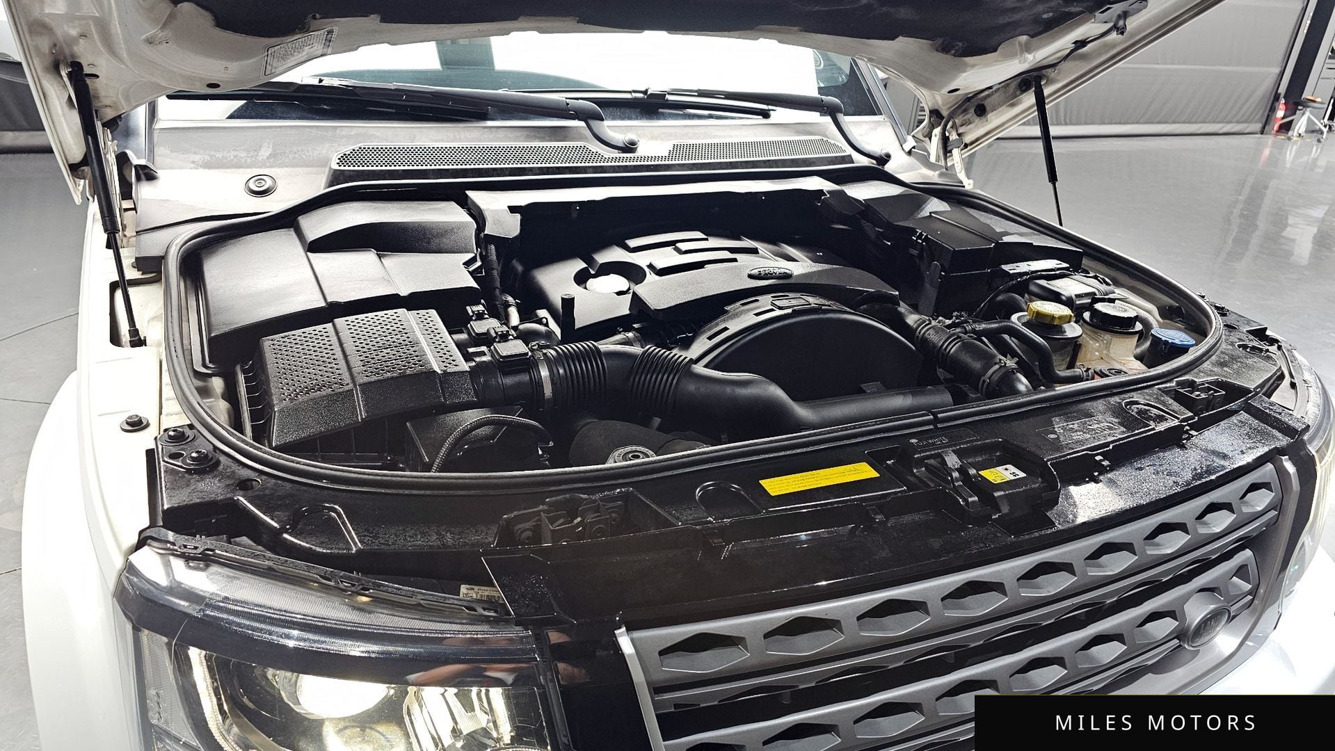 Land Rover Discovery 2016 — миниатюра 6