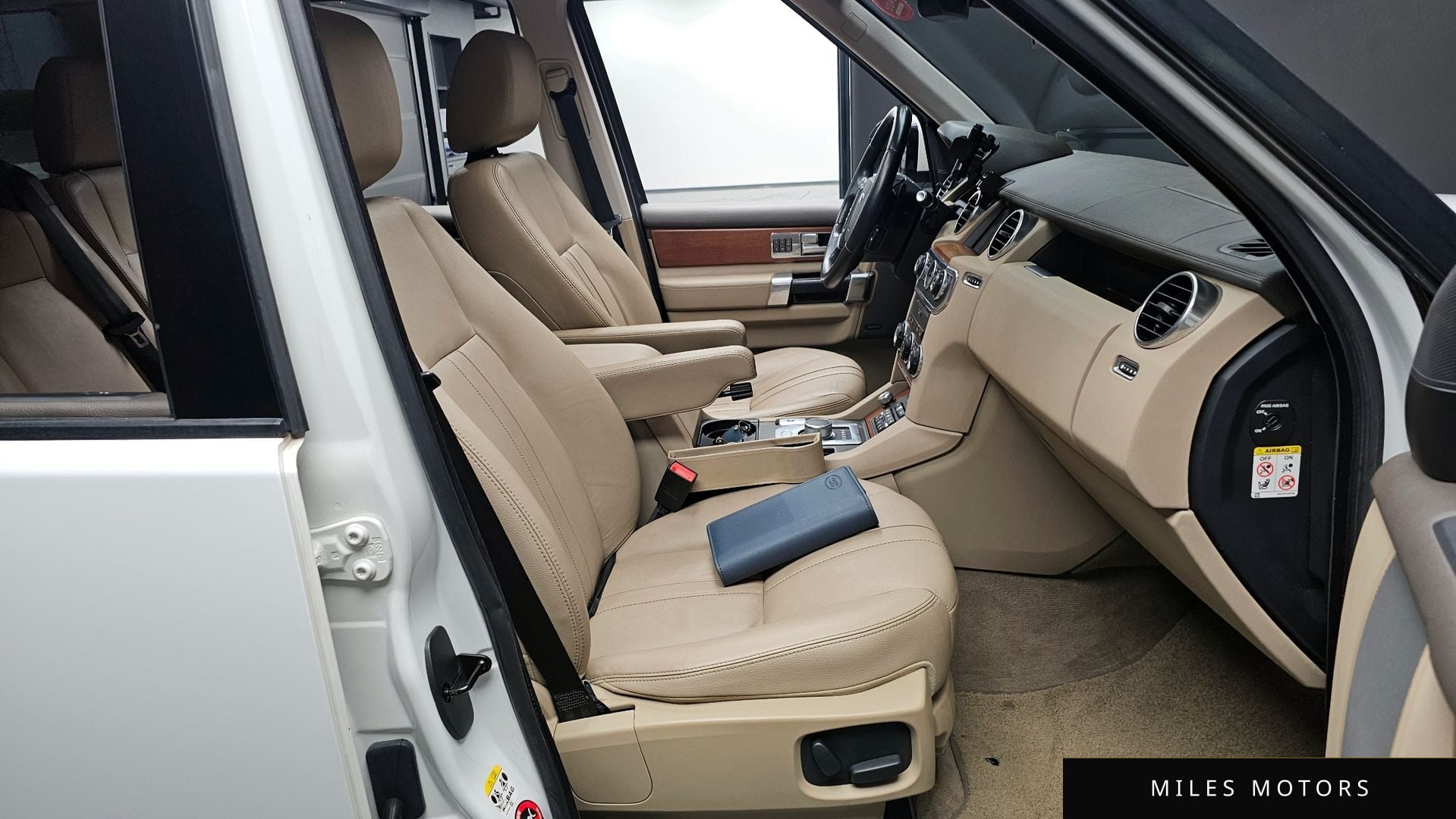 Land Rover Discovery 2016 — миниатюра 10