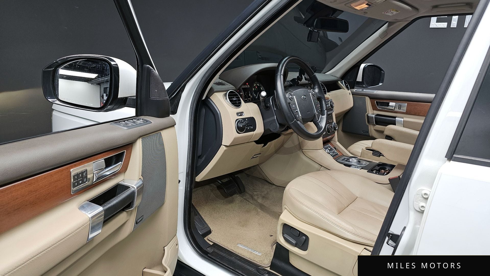Land Rover Discovery 2016 — миниатюра 12