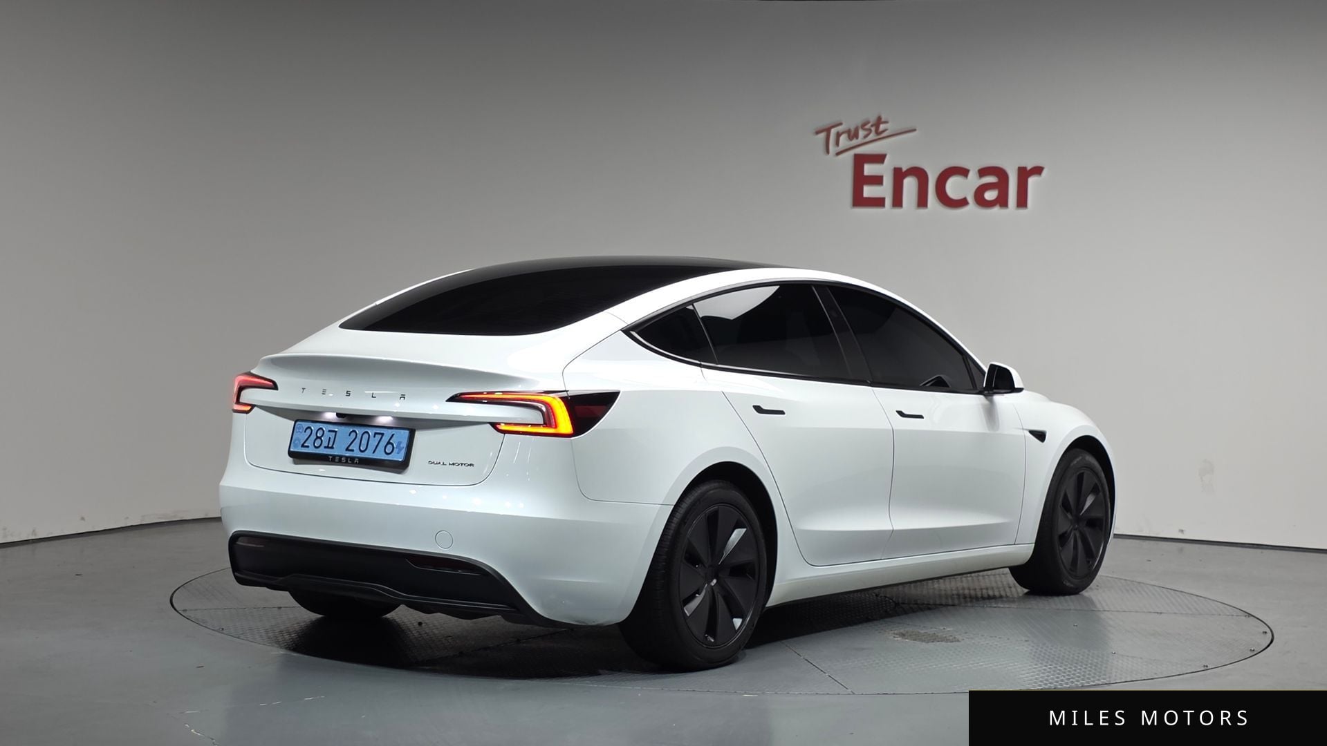 Tesla Model 3 2024 — фото 1 из 12