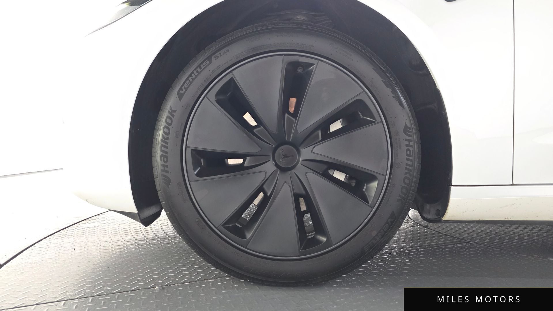 Tesla Model 3 2024 — миниатюра 4