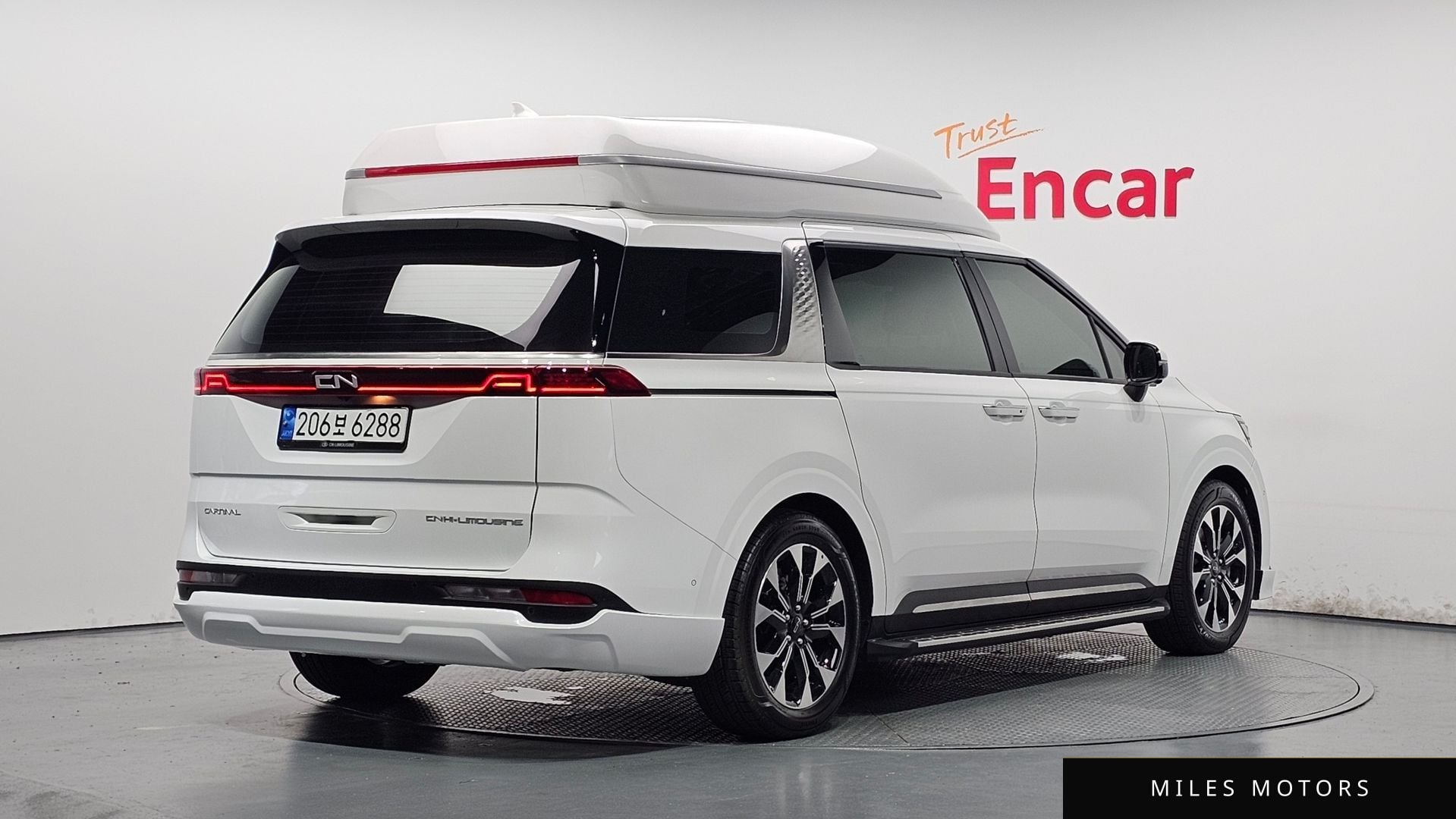 Kia Carnival 2023 — миниатюра 2