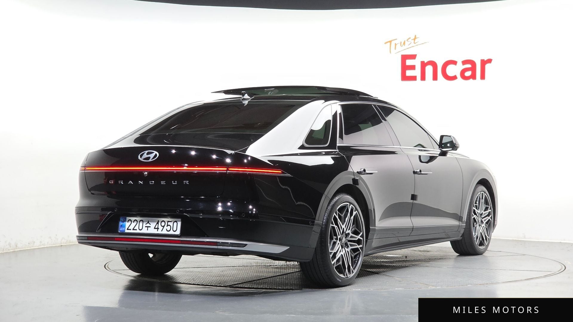 Hyundai Grandeur 2023 — фото 1 из 12