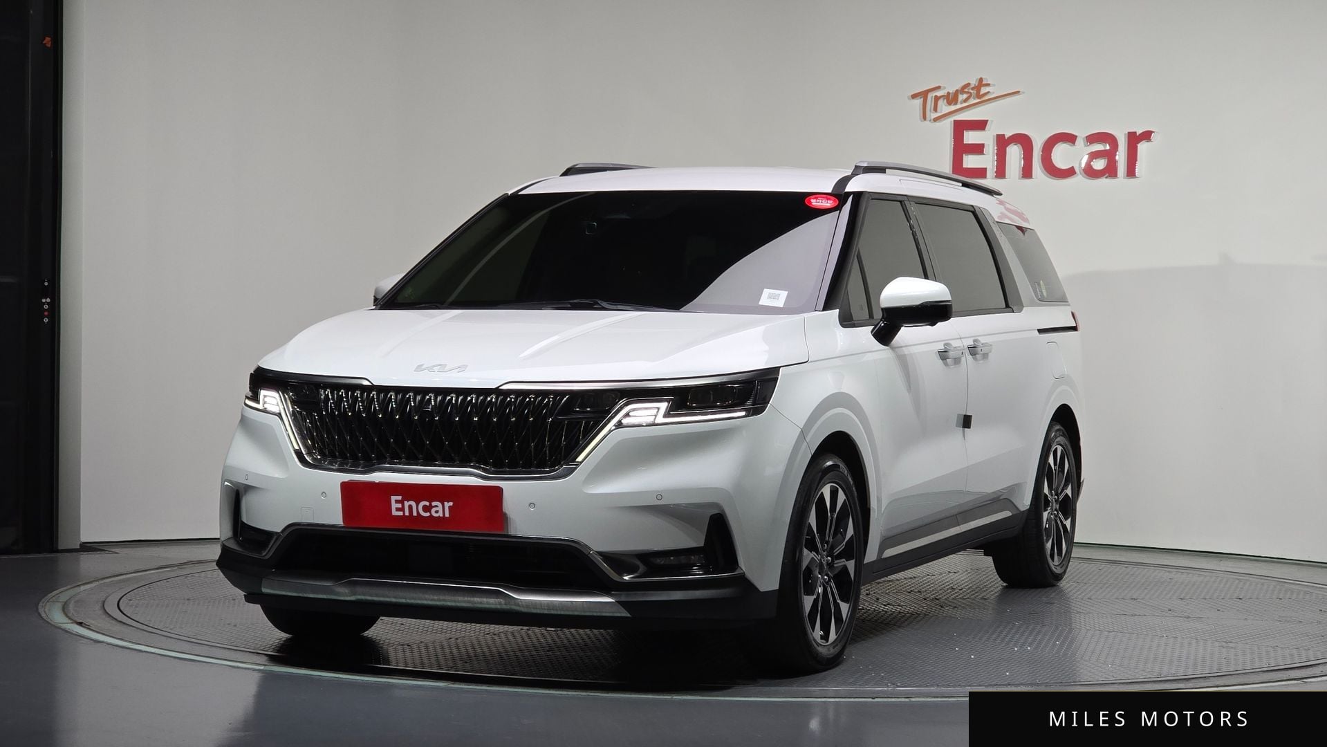 Kia Carnival 2023 — фото 1 из 12