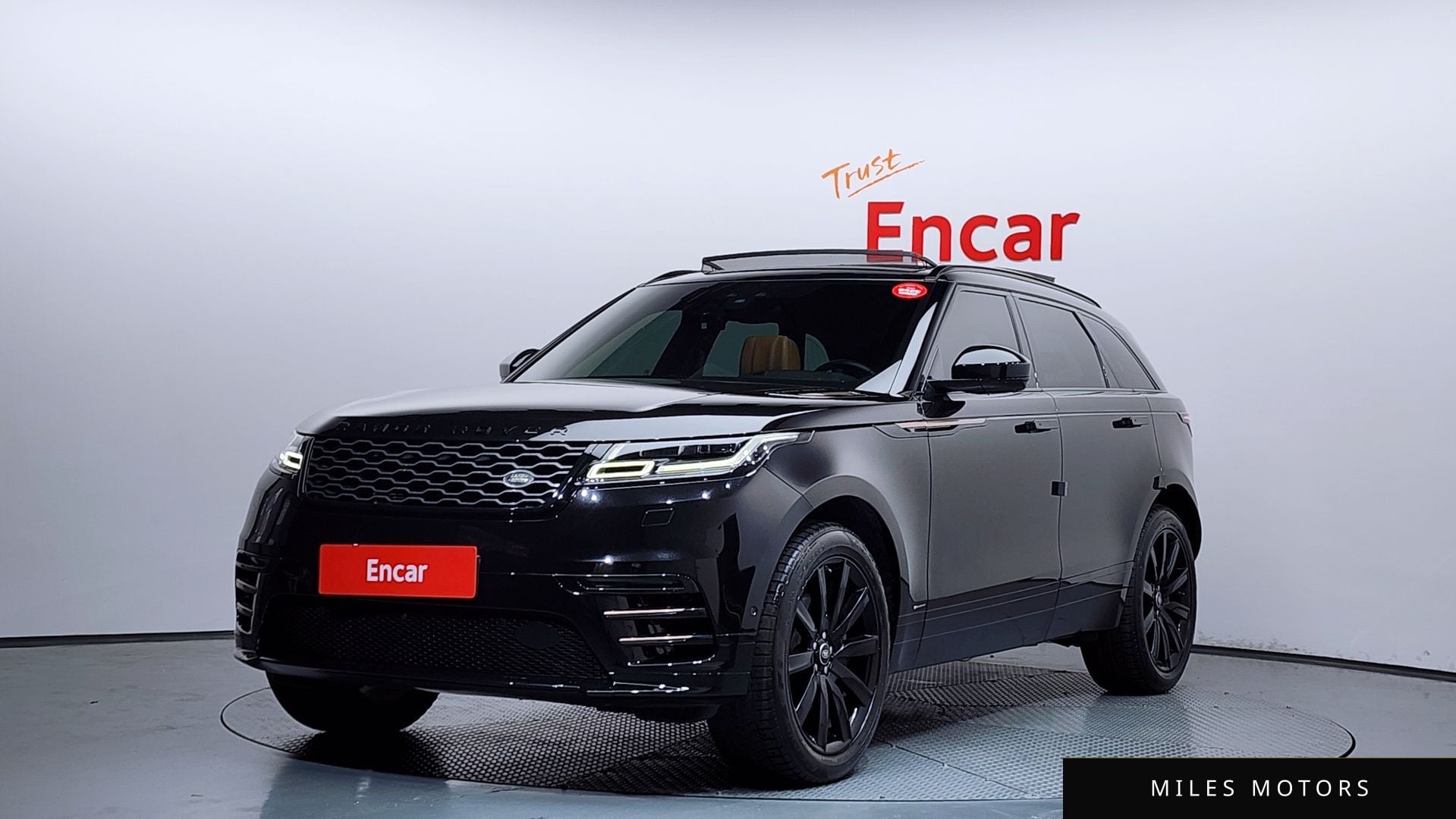 Land Rover Range Rover Velar 2019 — фото 1 из 12