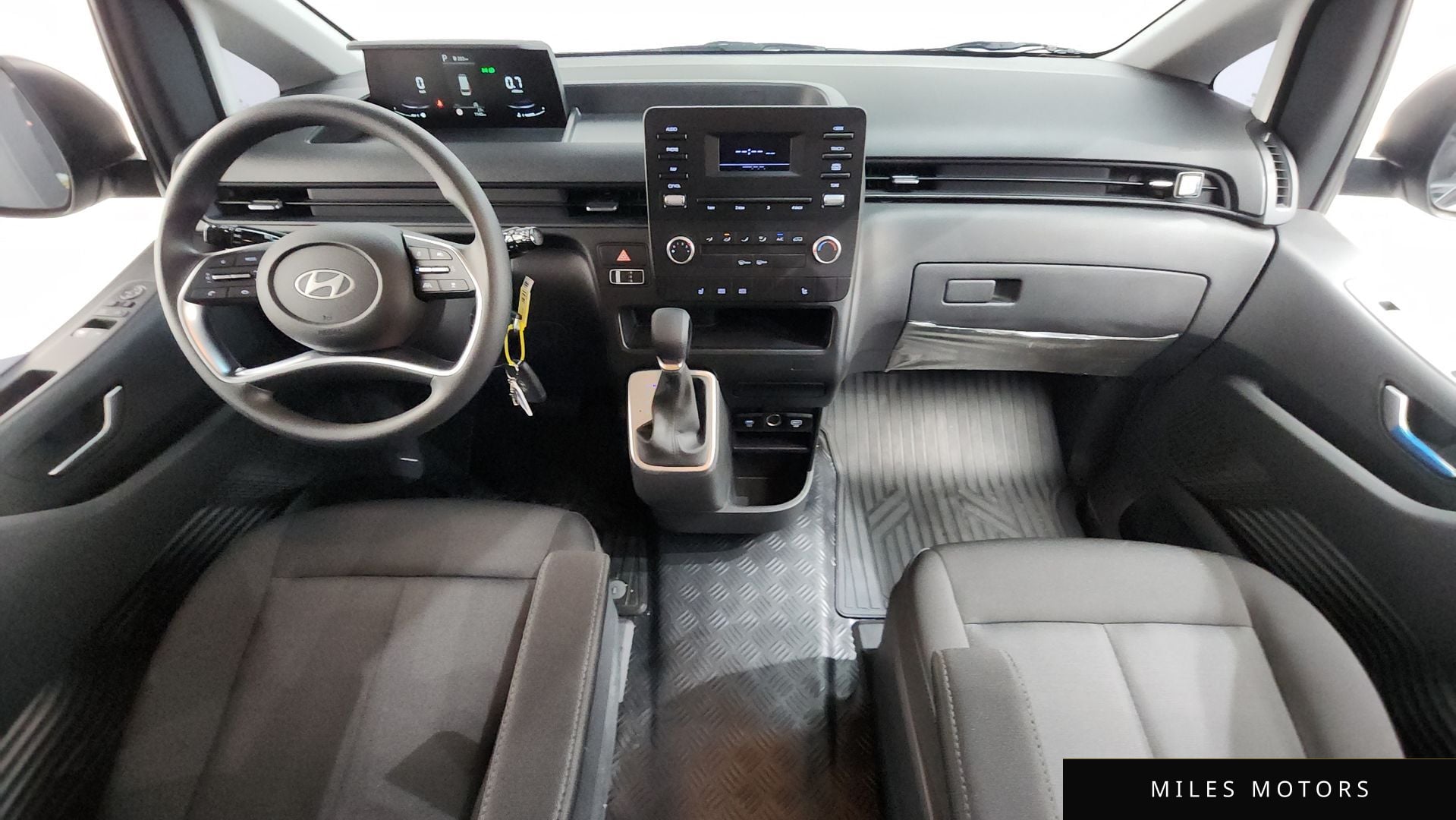Hyundai Staria 2025 — миниатюра 10
