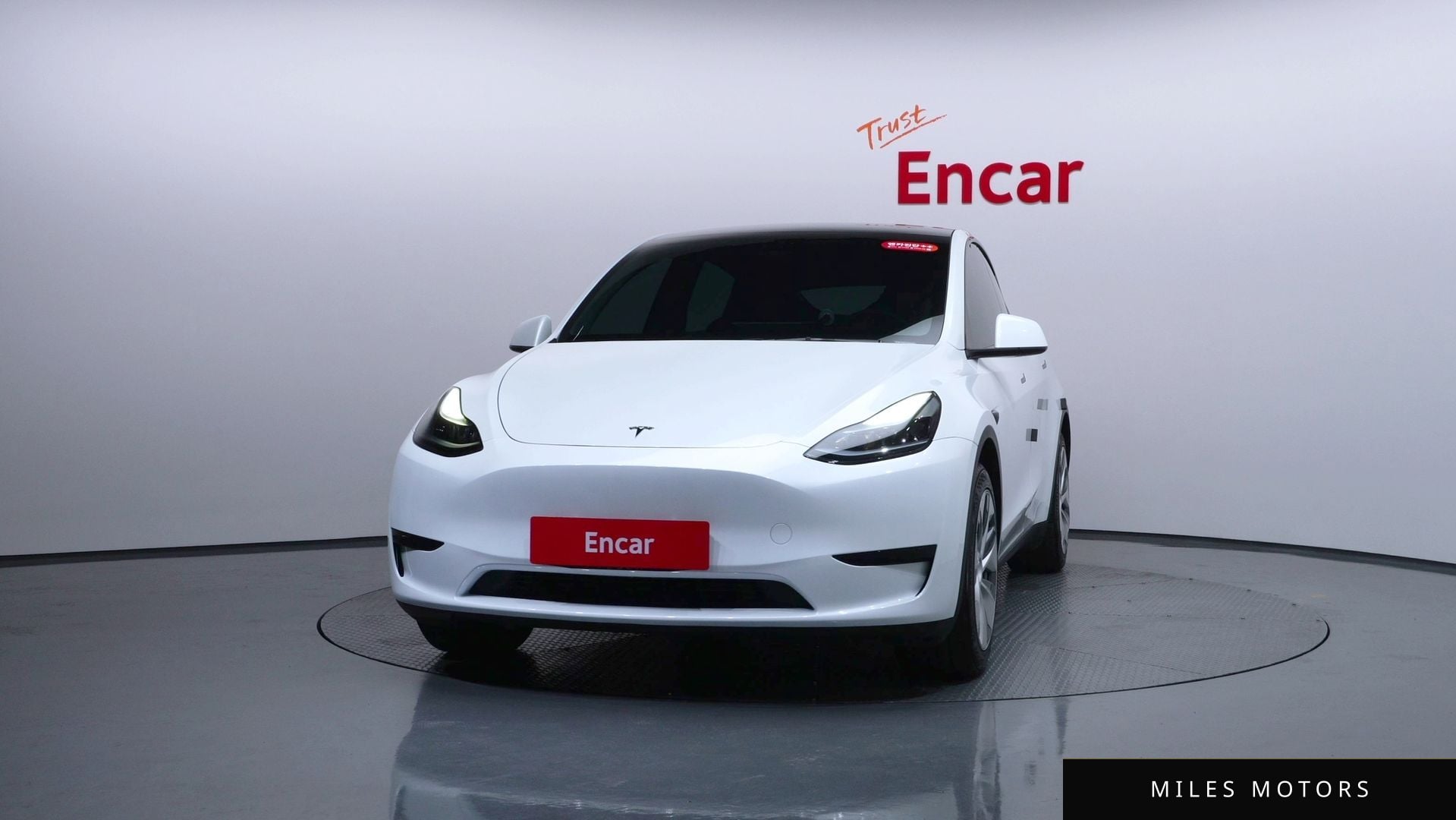 Tesla Model Y 2023 — миниатюра 2