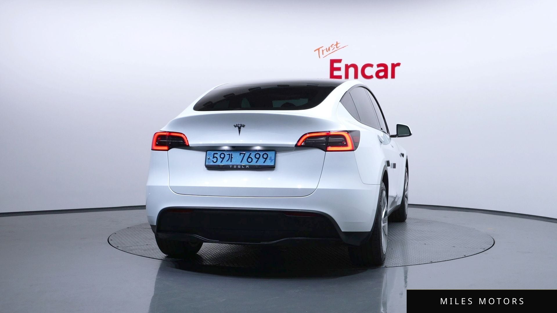 Tesla Model Y 2023 — миниатюра 3