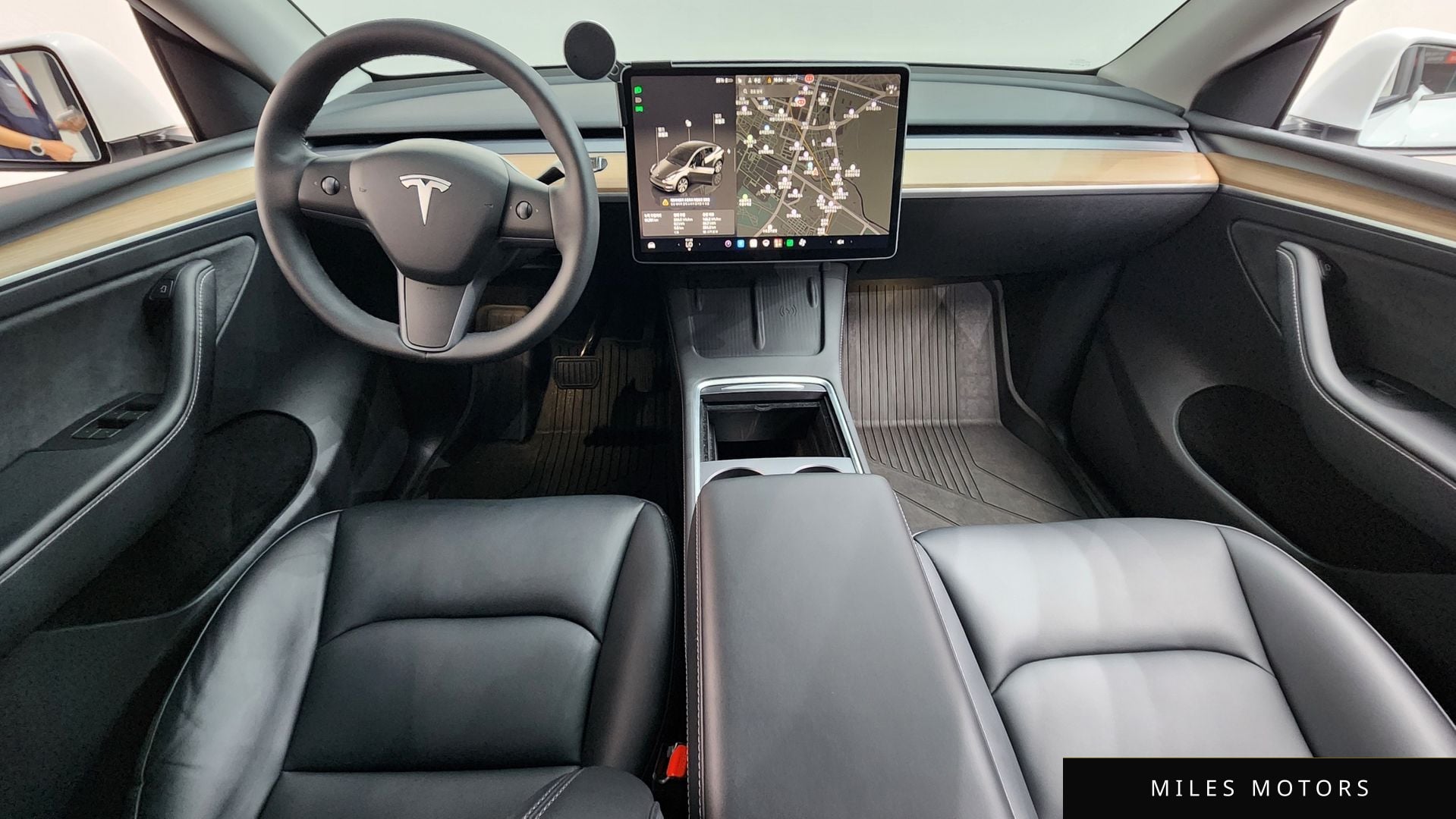 Tesla Model Y 2023 — миниатюра 9