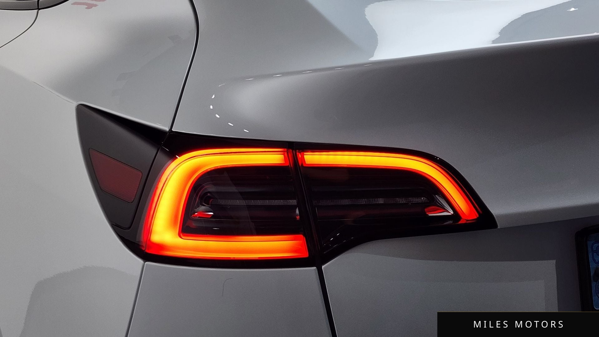 Tesla Model Y 2023 — миниатюра 8