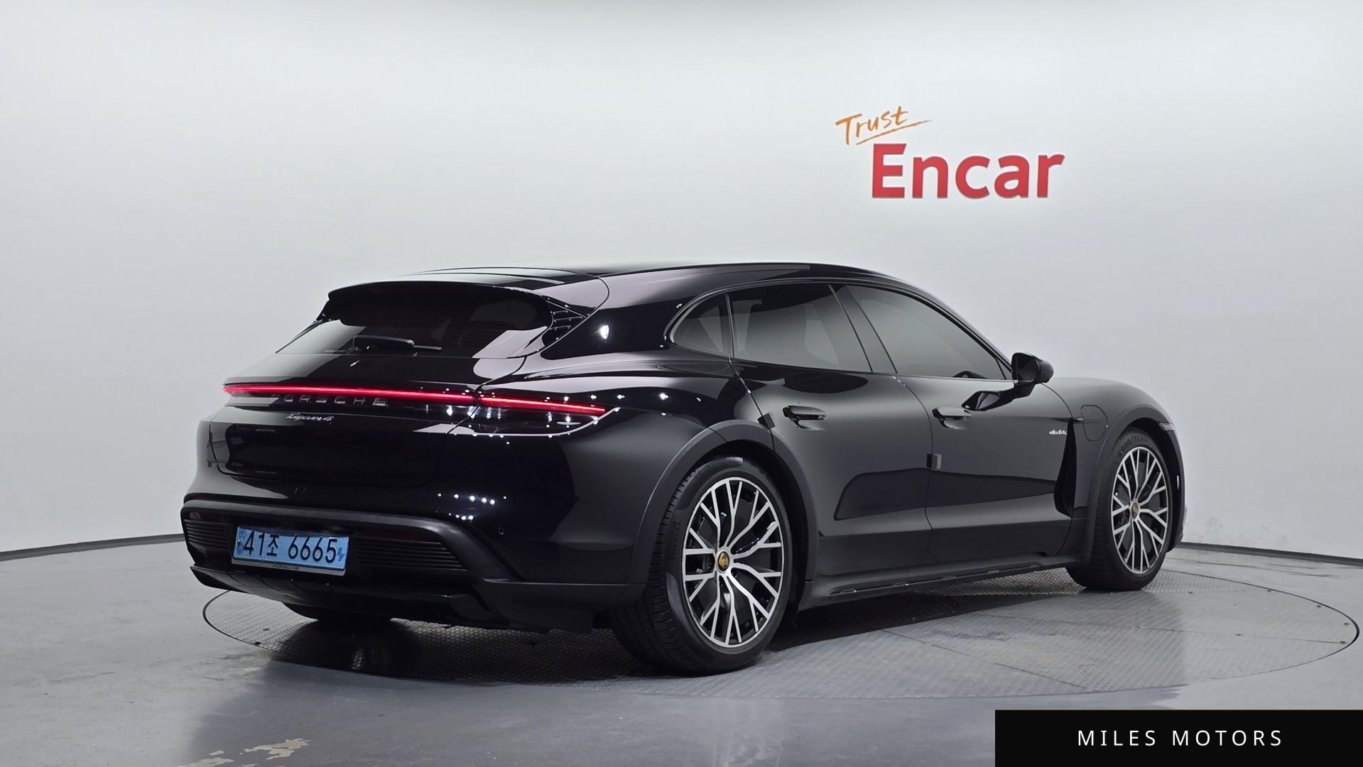 Porsche Taycan 2022 — миниатюра 2