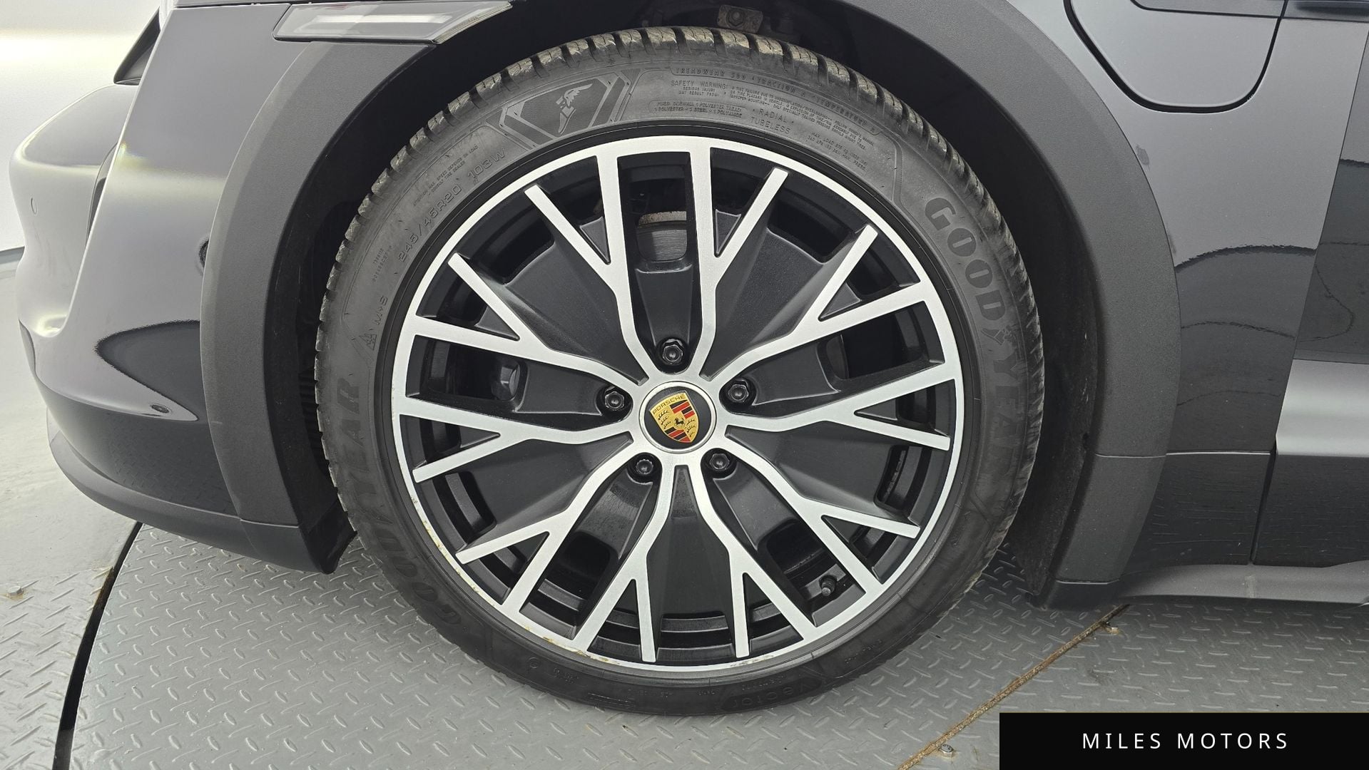 Porsche Taycan 2022 — миниатюра 5