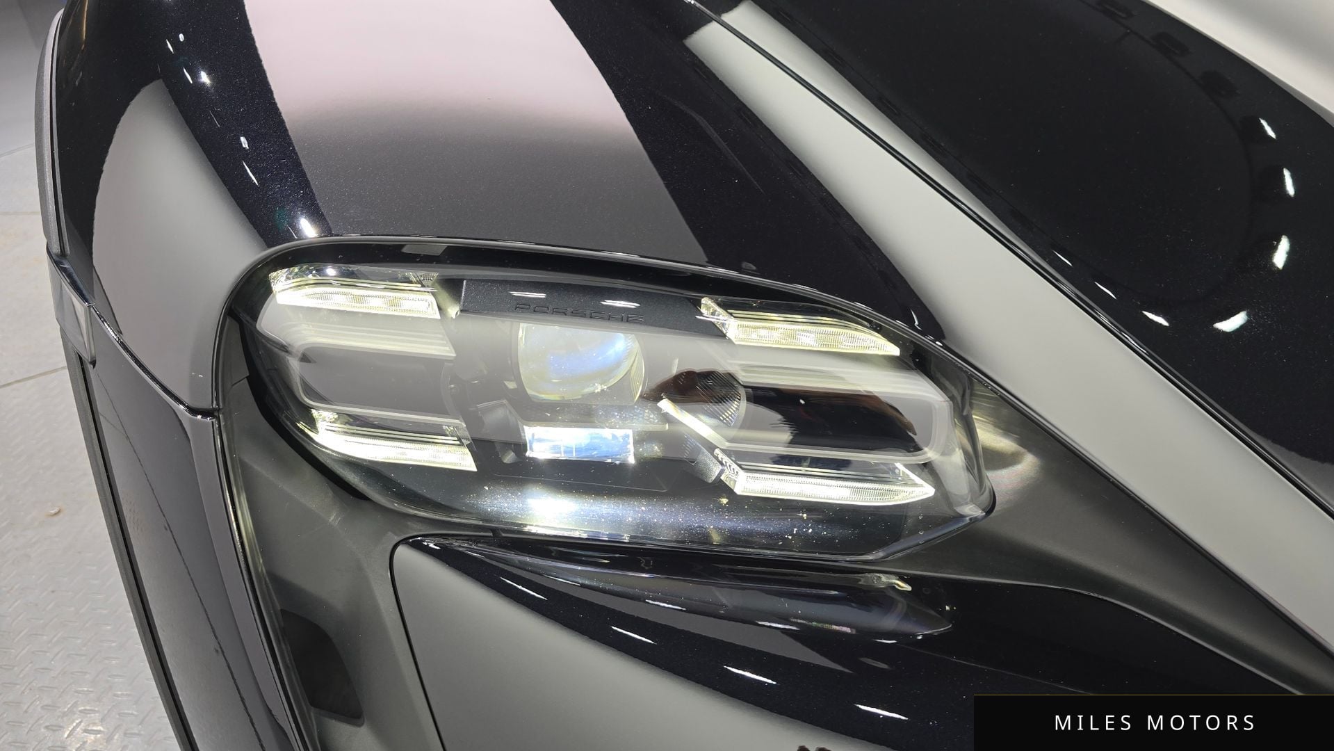 Porsche Taycan 2022 — миниатюра 8