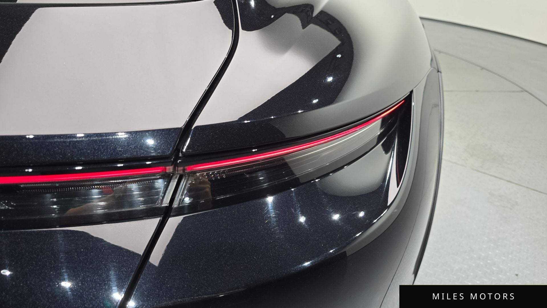 Porsche Taycan 2022 — миниатюра 9