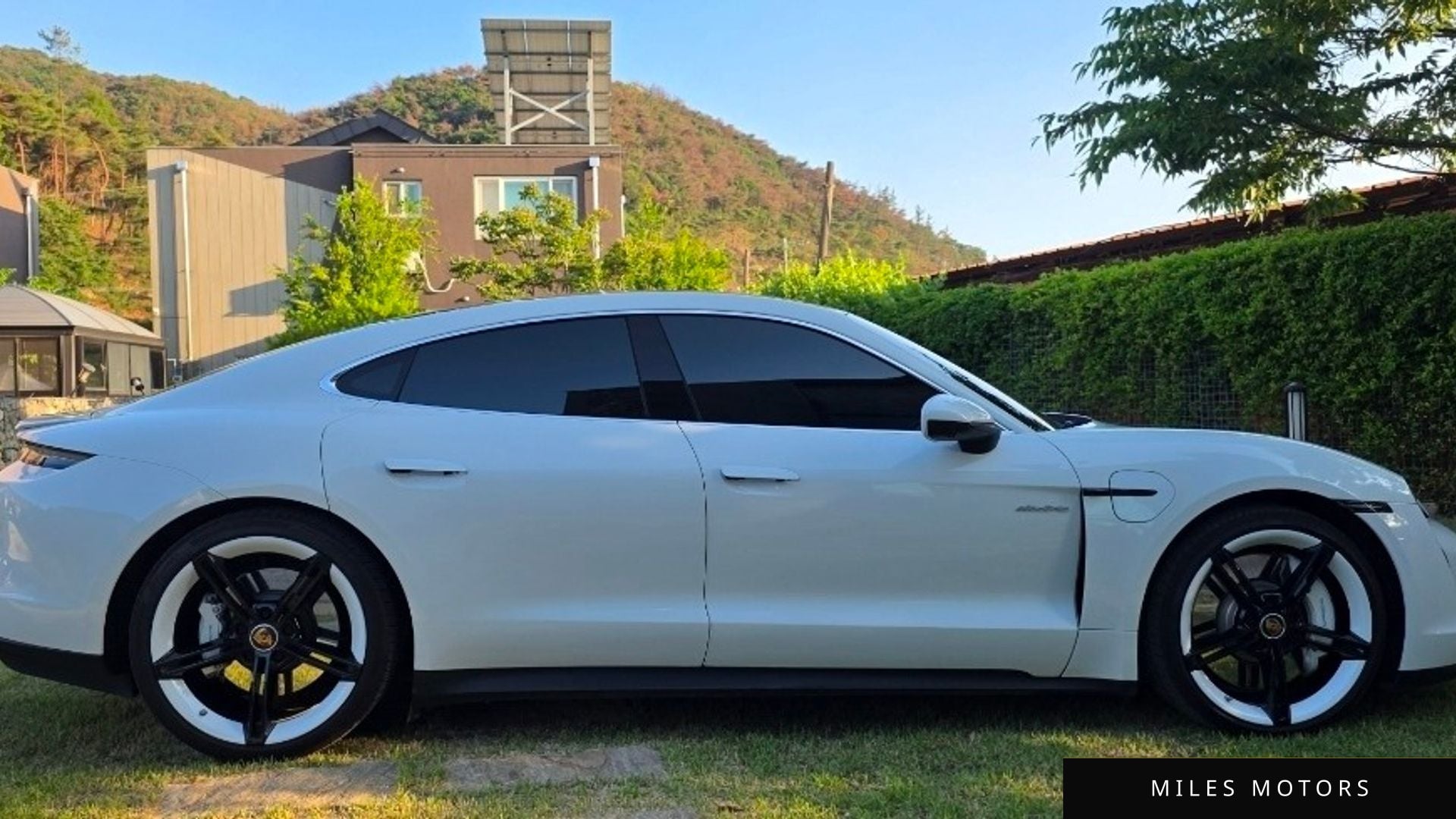 Porsche Taycan 2021 — миниатюра 4