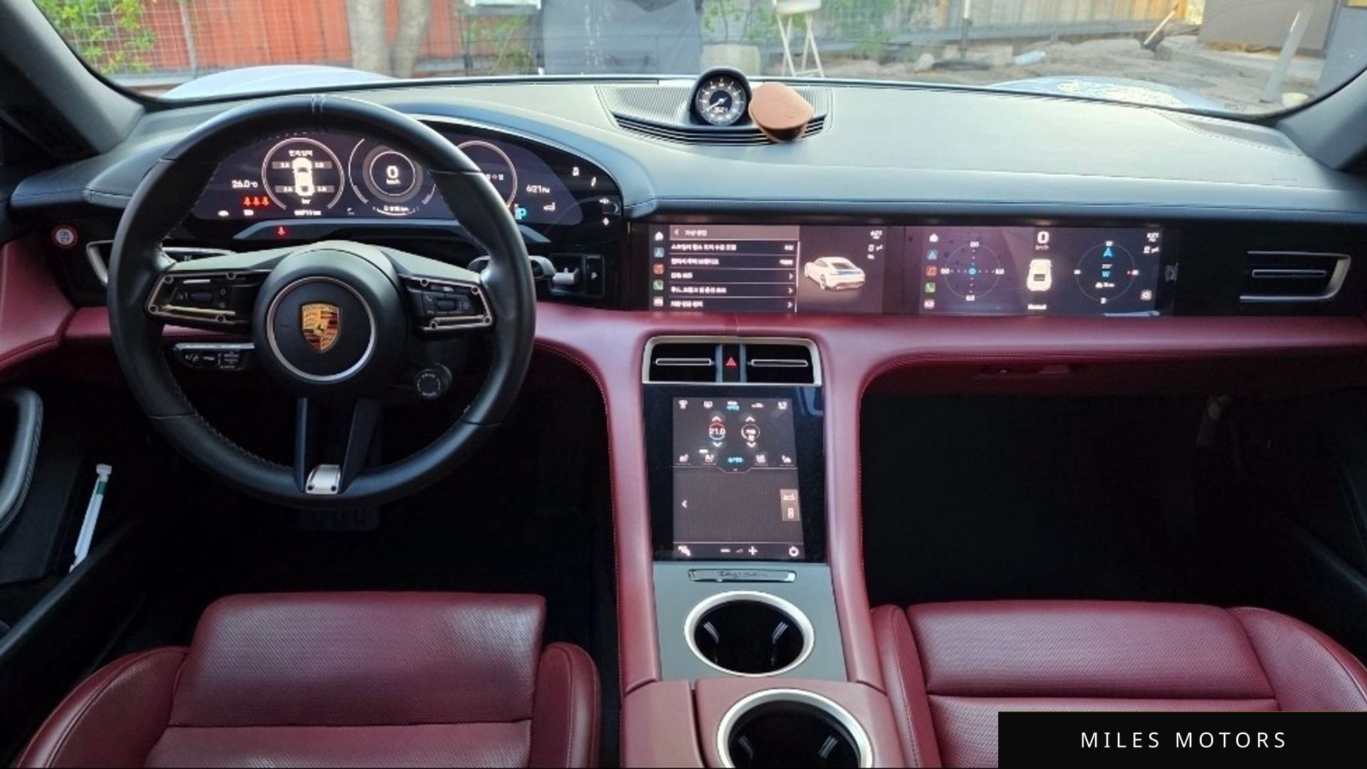 Porsche Taycan 2021 — миниатюра 7