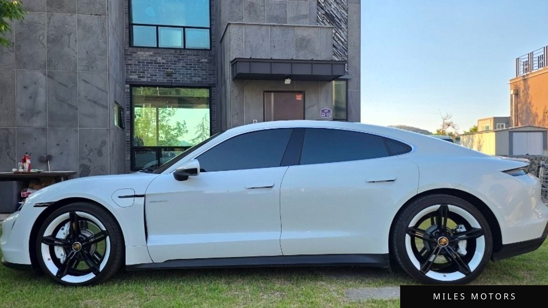 Porsche Taycan 2021 — миниатюра 12