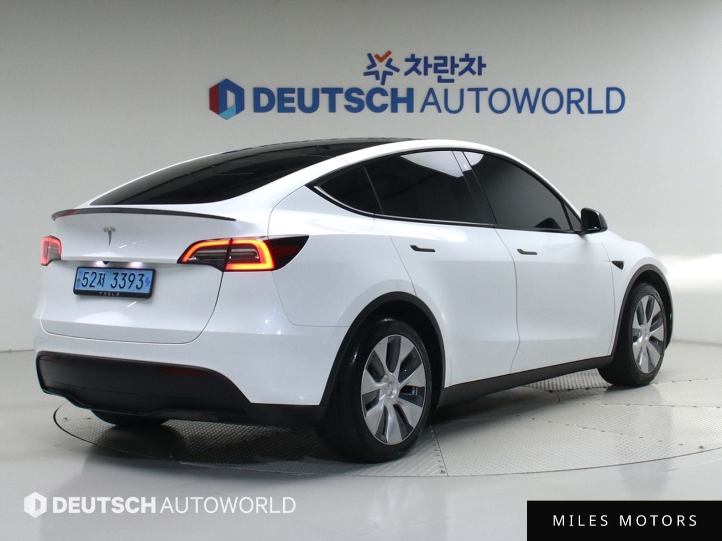 Tesla Model Y 2024 — миниатюра 2