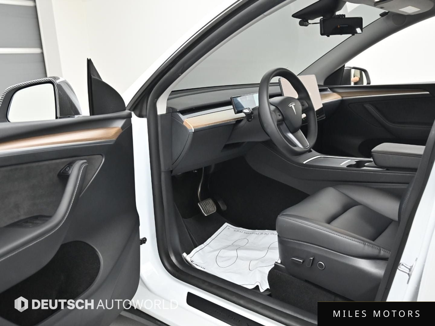 Tesla Model Y 2024 — миниатюра 11