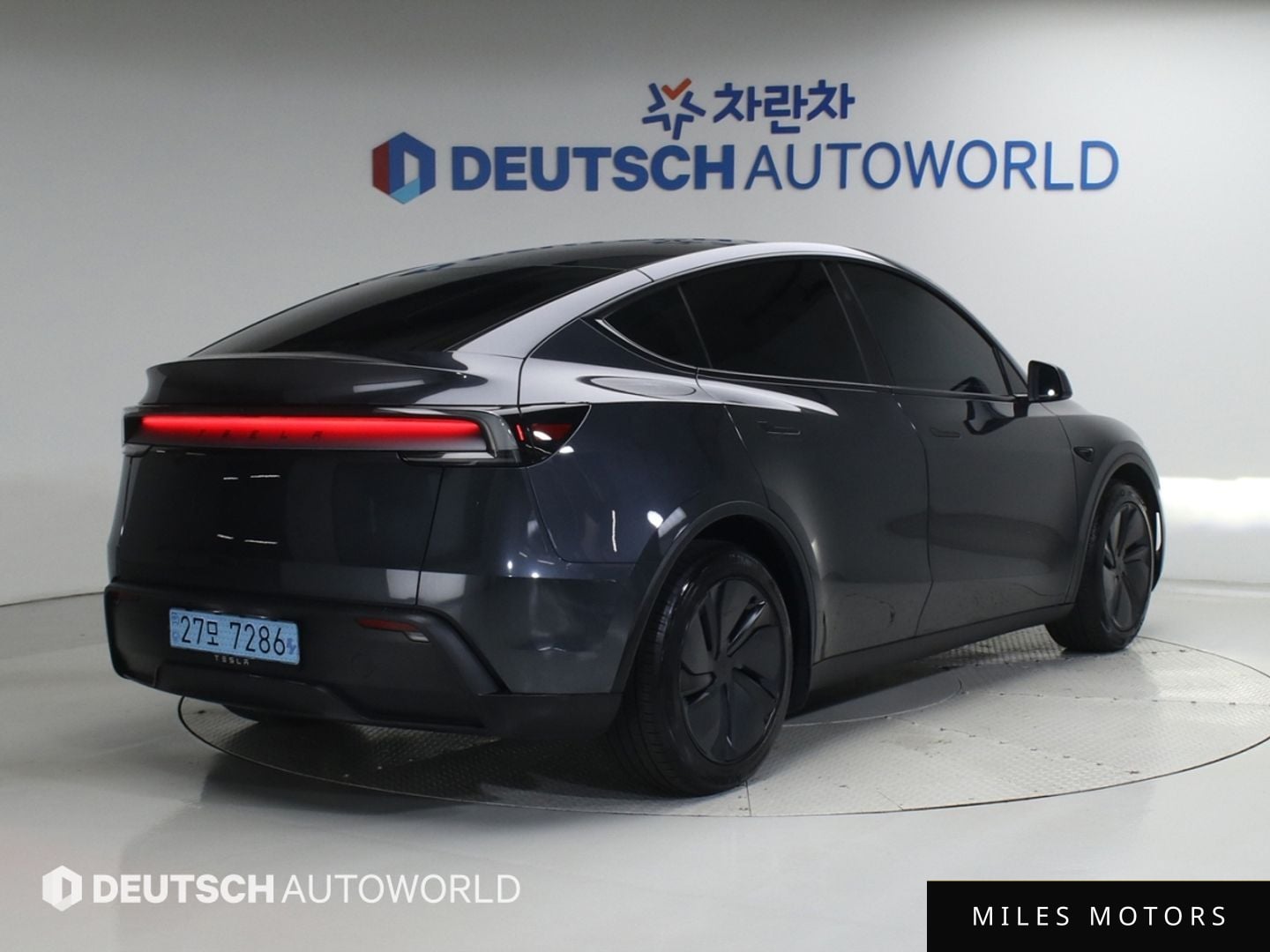 Tesla Model Y 2025 — миниатюра 2